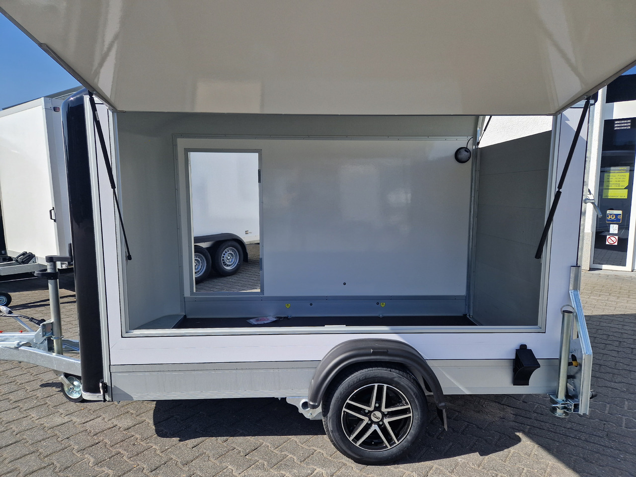 Cargo Roadster 300 300x150x184cm Sandwich weiß Poly black Seitenklappe &Tür Alufelgen 1300kg Pullman - Prikolica za hrane: slika 3 Cargo Roadster 300 300x150x184cm Sandwich weiß Poly black Seitenklappe &Tür Alufelgen 1300kg Pullman - Prikolica za hrane: slika 3