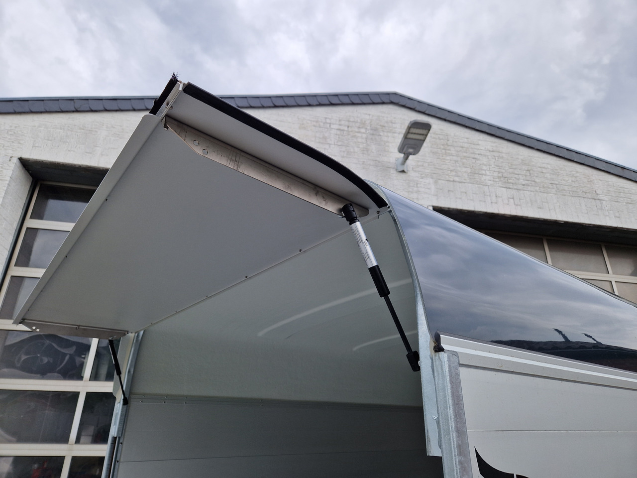 Cargo Roadster 400 312x164x184cm Alu Poly darkgrey Aluboden Seitentür 1300kg Pullman 100 km/H Abverk - Prikolica za automobil: slika 2 Cargo Roadster 400 312x164x184cm Alu Poly darkgrey Aluboden Seitentür 1300kg Pullman 100 km/H Abverk - Prikolica za automobil: slika 2