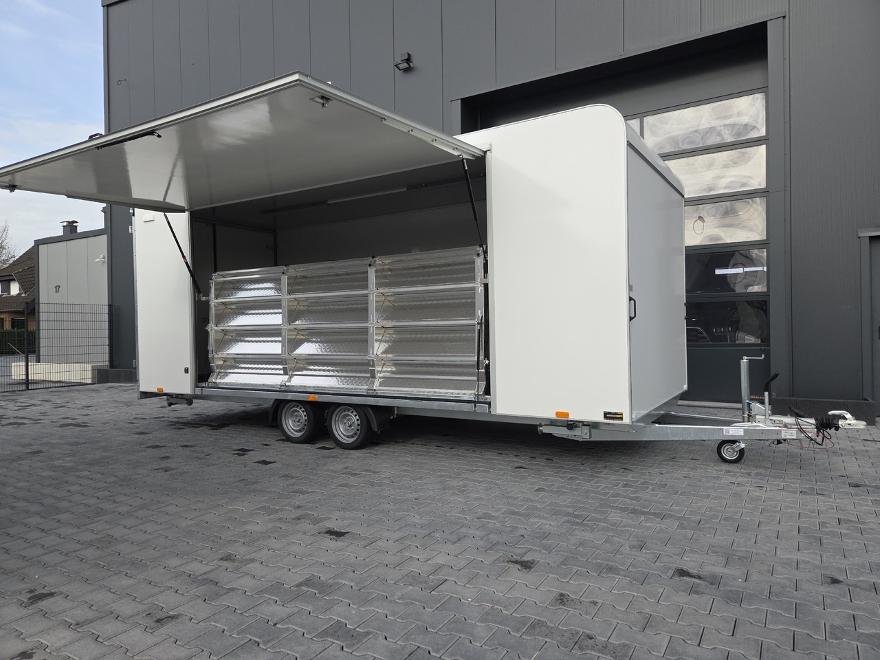 Event Trailer Koffer TWSP M 600T.01 600x230x210 Seitenklappe Treppe Hecktüren 230V 3000kg - Prikolica za hrane: slika 3 Event Trailer Koffer TWSP M 600T.01 600x230x210 Seitenklappe Treppe Hecktüren 230V 3000kg - Prikolica za hrane: slika 3
