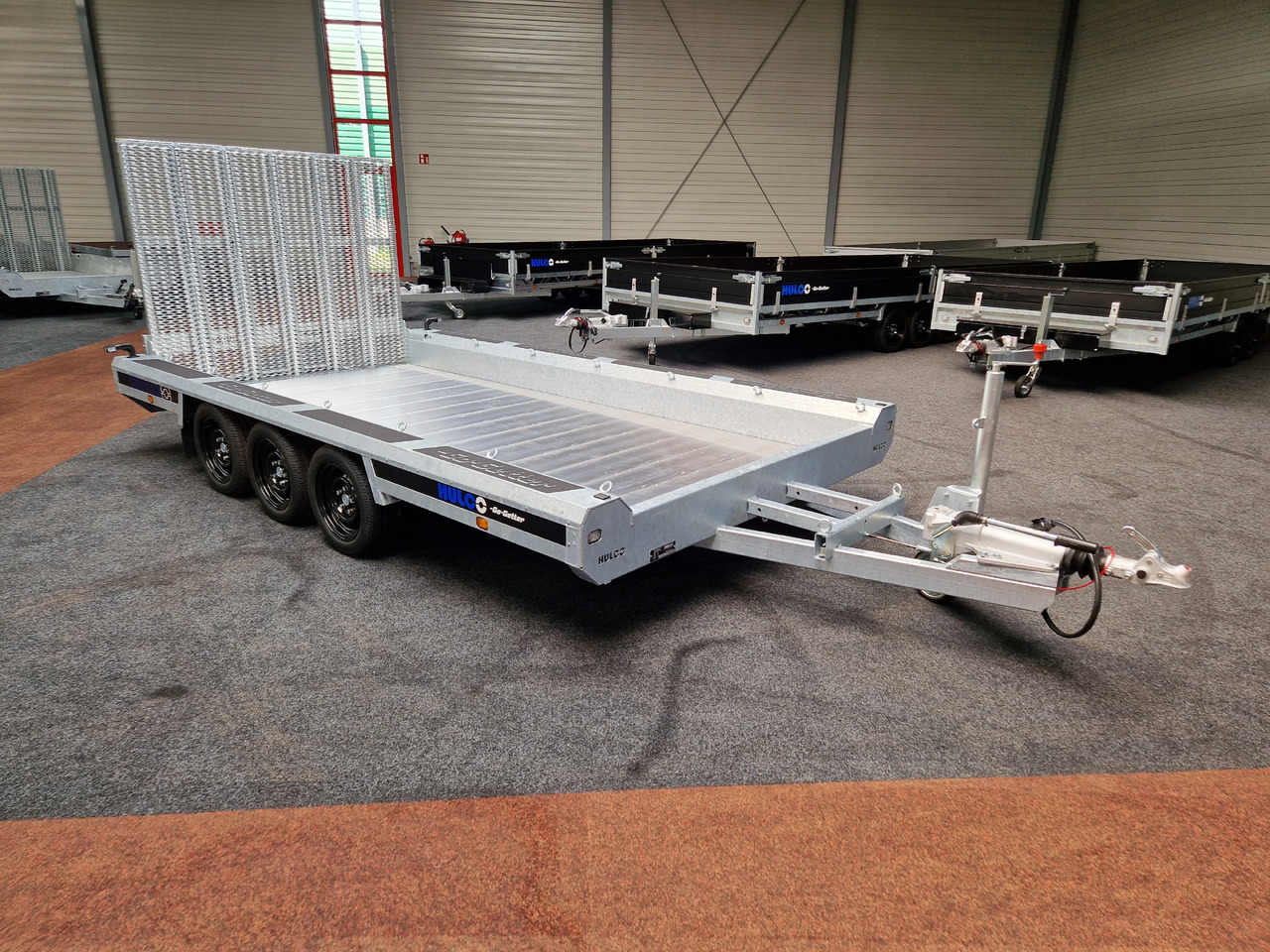 HULCO TERRAX-3 Go Getter Aluboden 394x180x27cm Heckrampe 150cm LED Tridem 3500kg - Prikolica za prevoz radnih mašina: slika 4 HULCO TERRAX-3 Go Getter Aluboden 394x180x27cm Heckrampe 150cm LED Tridem 3500kg - Prikolica za prevoz radnih mašina: slika 4