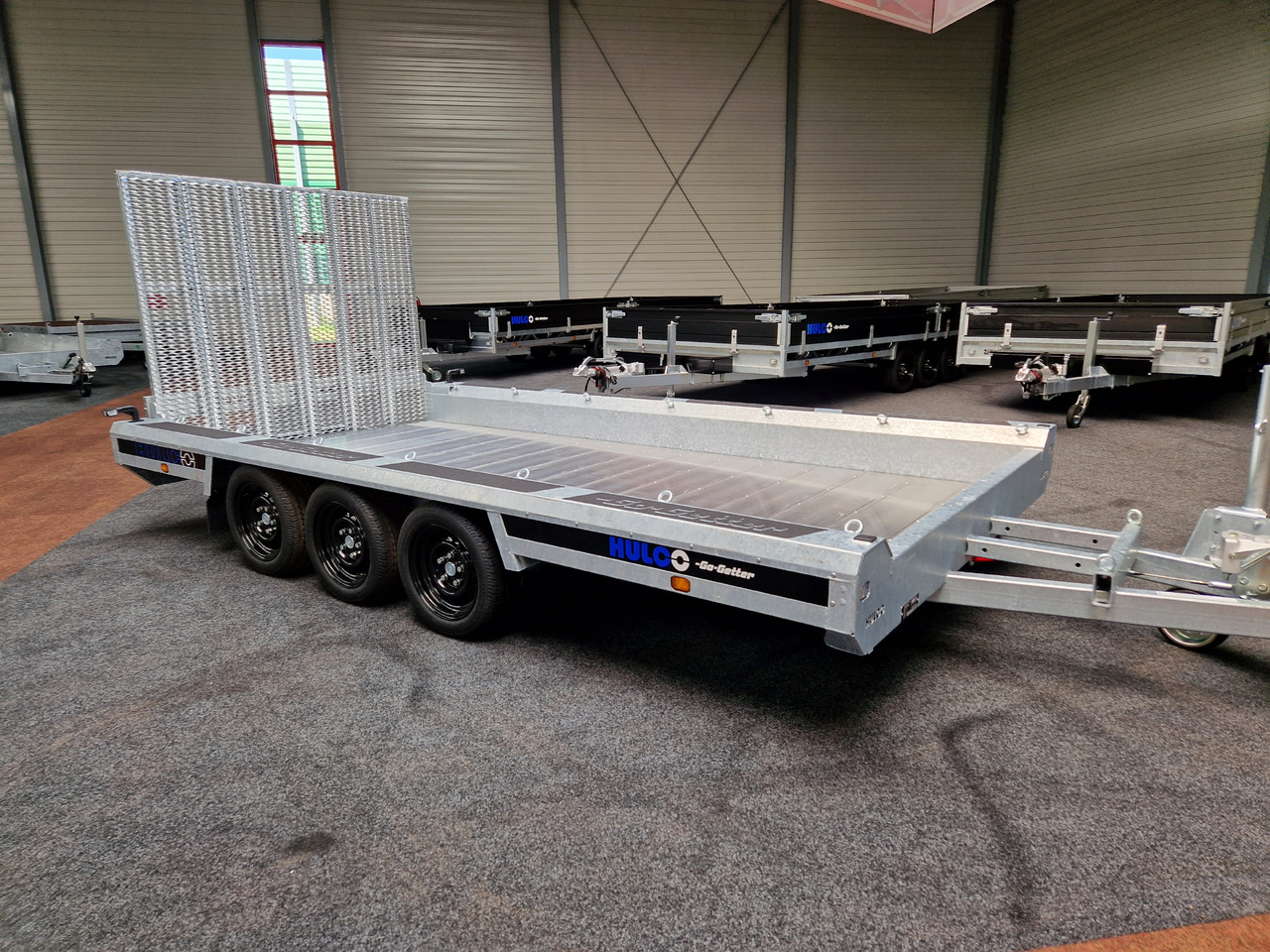 HULCO TERRAX-3 Go Getter Aluboden 394x180x27cm Heckrampe 150cm LED Tridem 3500kg - Prikolica za prevoz radnih mašina: slika 1 HULCO TERRAX-3 Go Getter Aluboden 394x180x27cm Heckrampe 150cm LED Tridem 3500kg - Prikolica za prevoz radnih mašina: slika 1