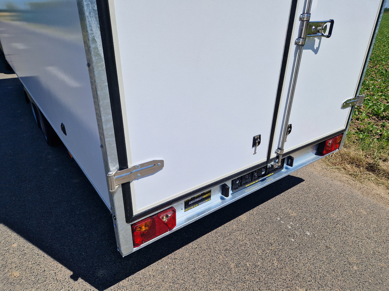 Prikolica sa zatvorenim sandukom Hochlader Koffer TFSP 600T.00 600x200x220cm extrahoch Seitentür IL (XXXL) 3500kg 100km/H: slika 12