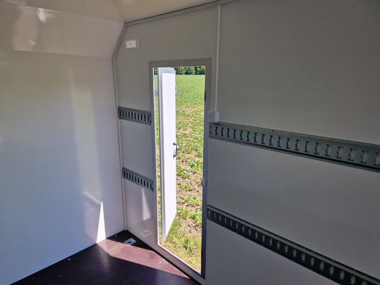 Prikolica sa zatvorenim sandukom Hochlader Koffer TFSP 600T.00 600x200x220cm extrahoch Seitentür IL (XXXL) 3500kg 100km/H: slika 10