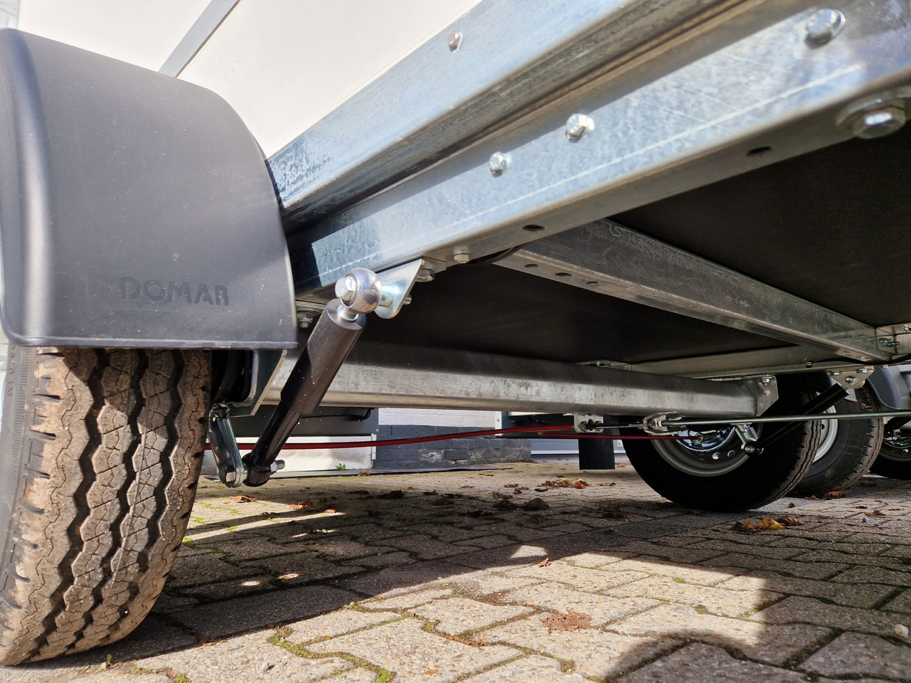 Kargo F1336HD 358x146x180cm Zurrsystem (L) 1300kg 100km/H Modell 2025 - Prikolica sa zatvorenim sandukom: slika 4 Kargo F1336HD 358x146x180cm Zurrsystem (L) 1300kg 100km/H Modell 2025 - Prikolica sa zatvorenim sandukom: slika 4