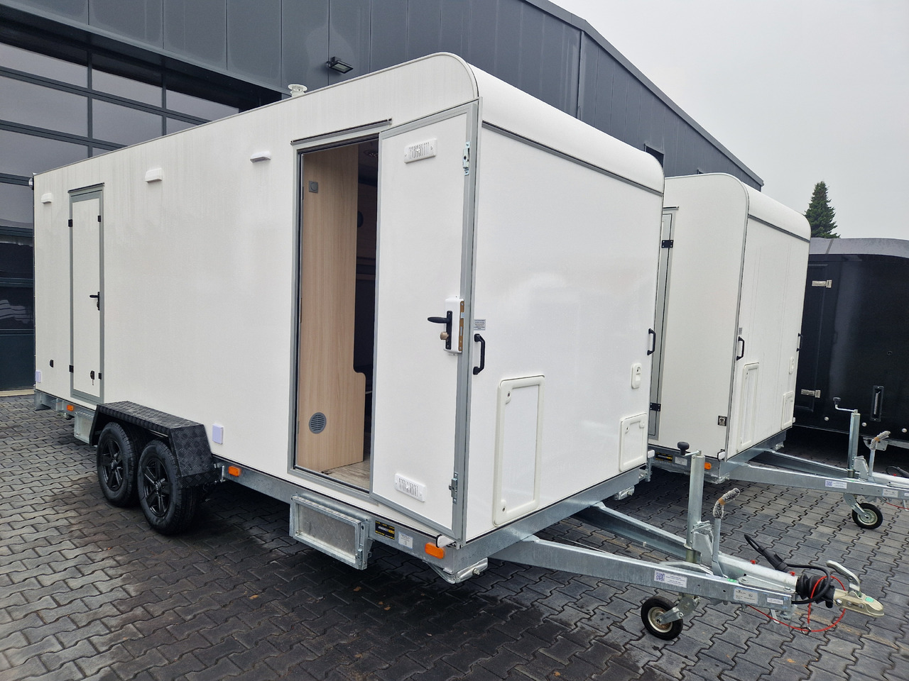 Koffer Sport Camp TFS 550.01 550x200x210cm Laderaum ST & Wohnabteil 2700kg - Kamp prikolica: slika 1 Koffer Sport Camp TFS 550.01 550x200x210cm Laderaum ST & Wohnabteil 2700kg - Kamp prikolica: slika 1