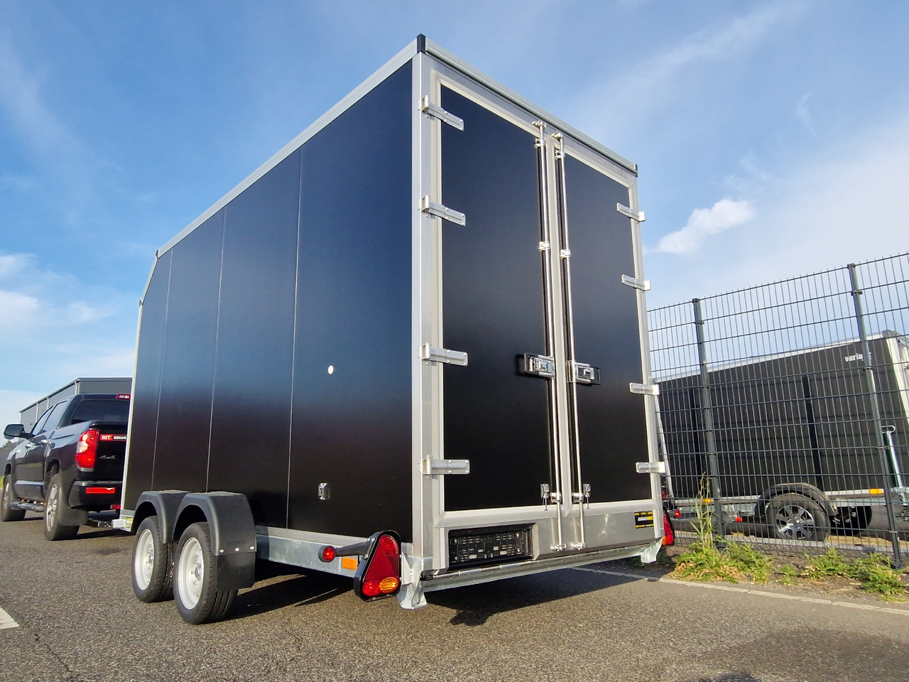 Kofferanhänger EasyLift L+ 3500 350x163x230cm black aerodynamisch 3500kg - Prikolica za prevoz radnih mašina: slika 5 Kofferanhänger EasyLift L+ 3500 350x163x230cm black aerodynamisch 3500kg - Prikolica za prevoz radnih mašina: slika 5