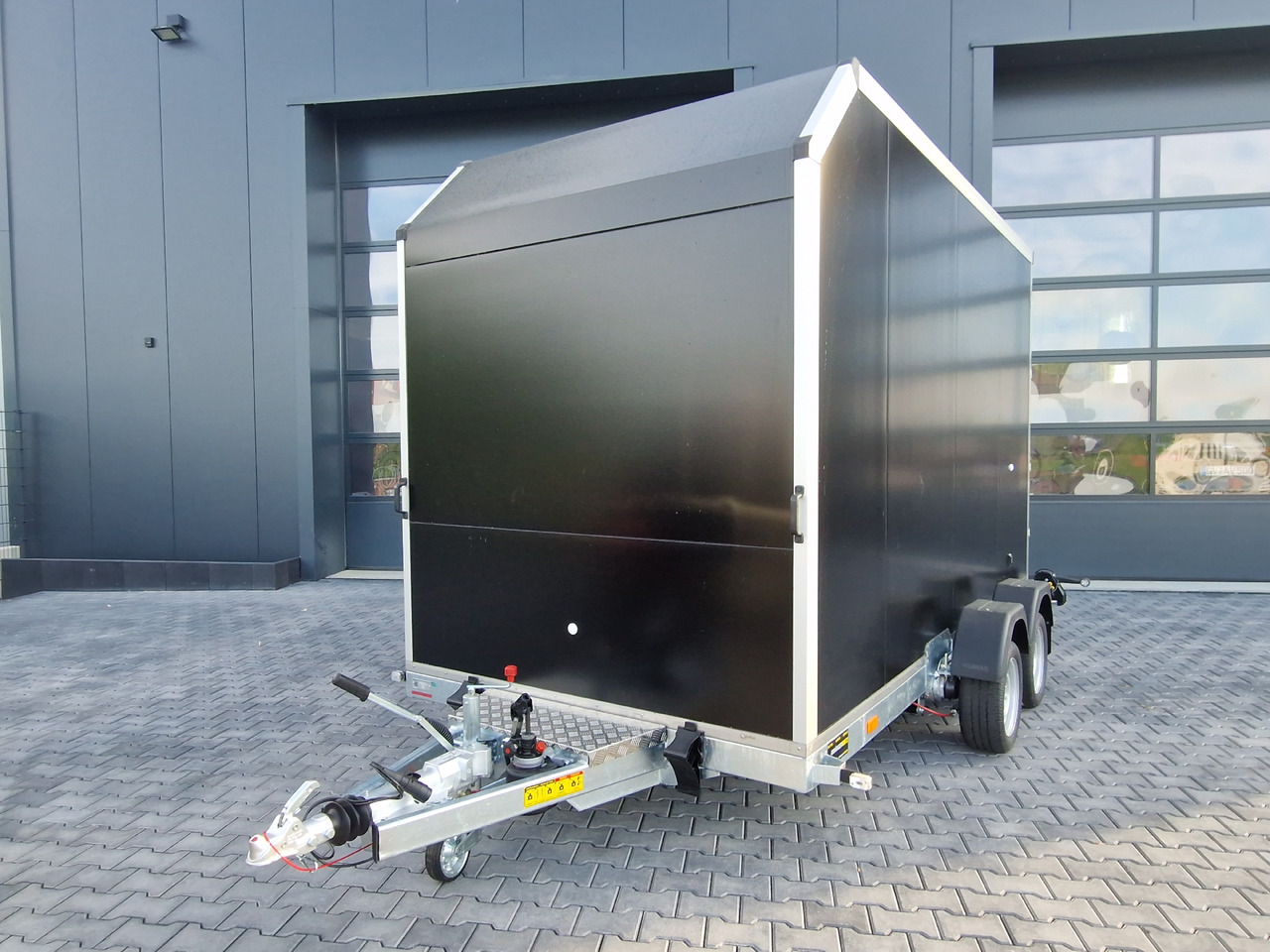 Kofferanhänger EasyLift L+ 3500 350x163x230cm black aerodynamisch 3500kg - Prikolica za prevoz radnih mašina: slika 3 Kofferanhänger EasyLift L+ 3500 350x163x230cm black aerodynamisch 3500kg - Prikolica za prevoz radnih mašina: slika 3