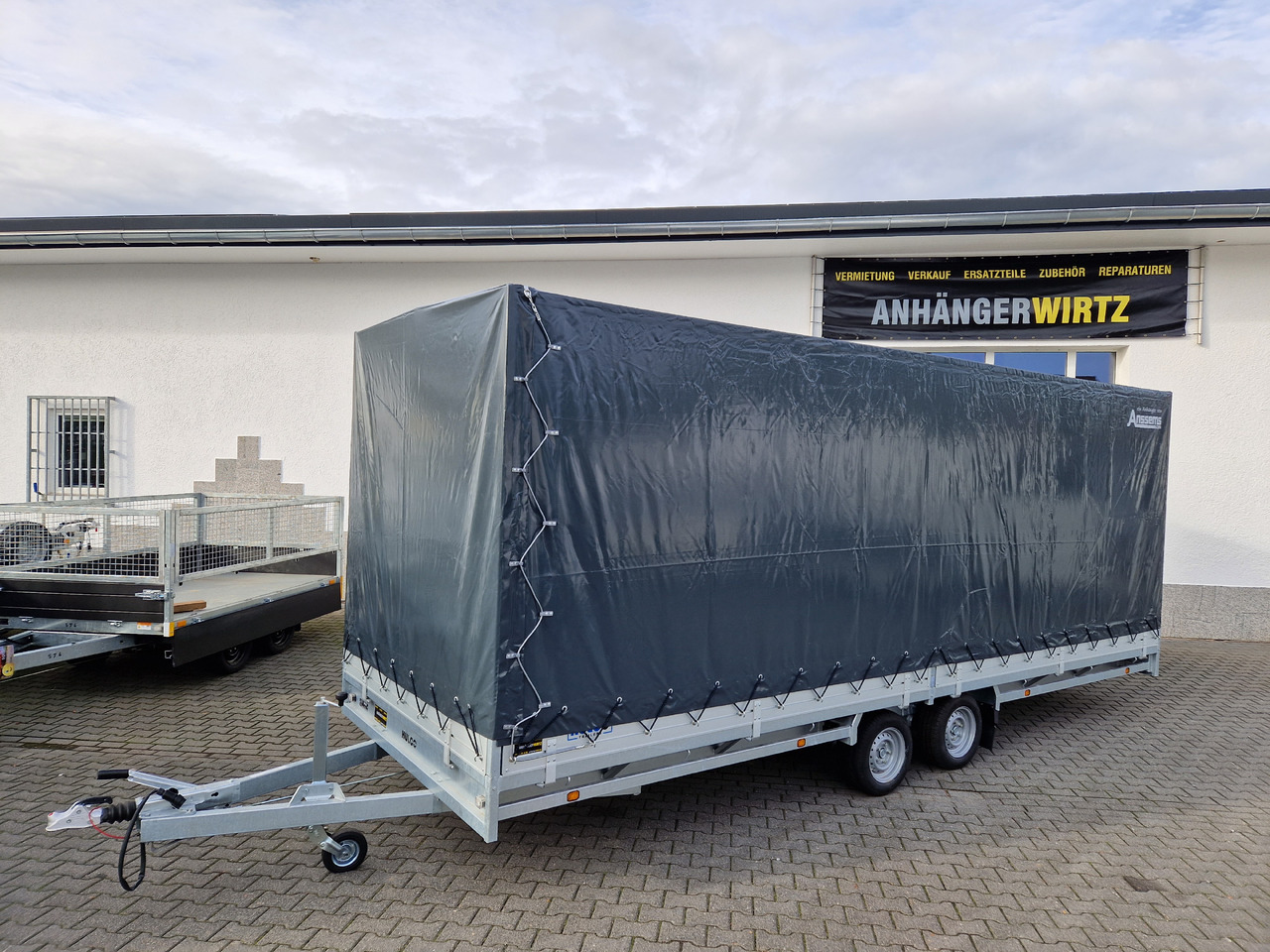 MEDAX - 2 3000 611x203x210cm Hochplane 12" niedrig Fahrwerk 3000kg - Prikolica sa ceradom: slika 1 MEDAX - 2 3000 611x203x210cm Hochplane 12" niedrig Fahrwerk 3000kg - Prikolica sa ceradom: slika 1