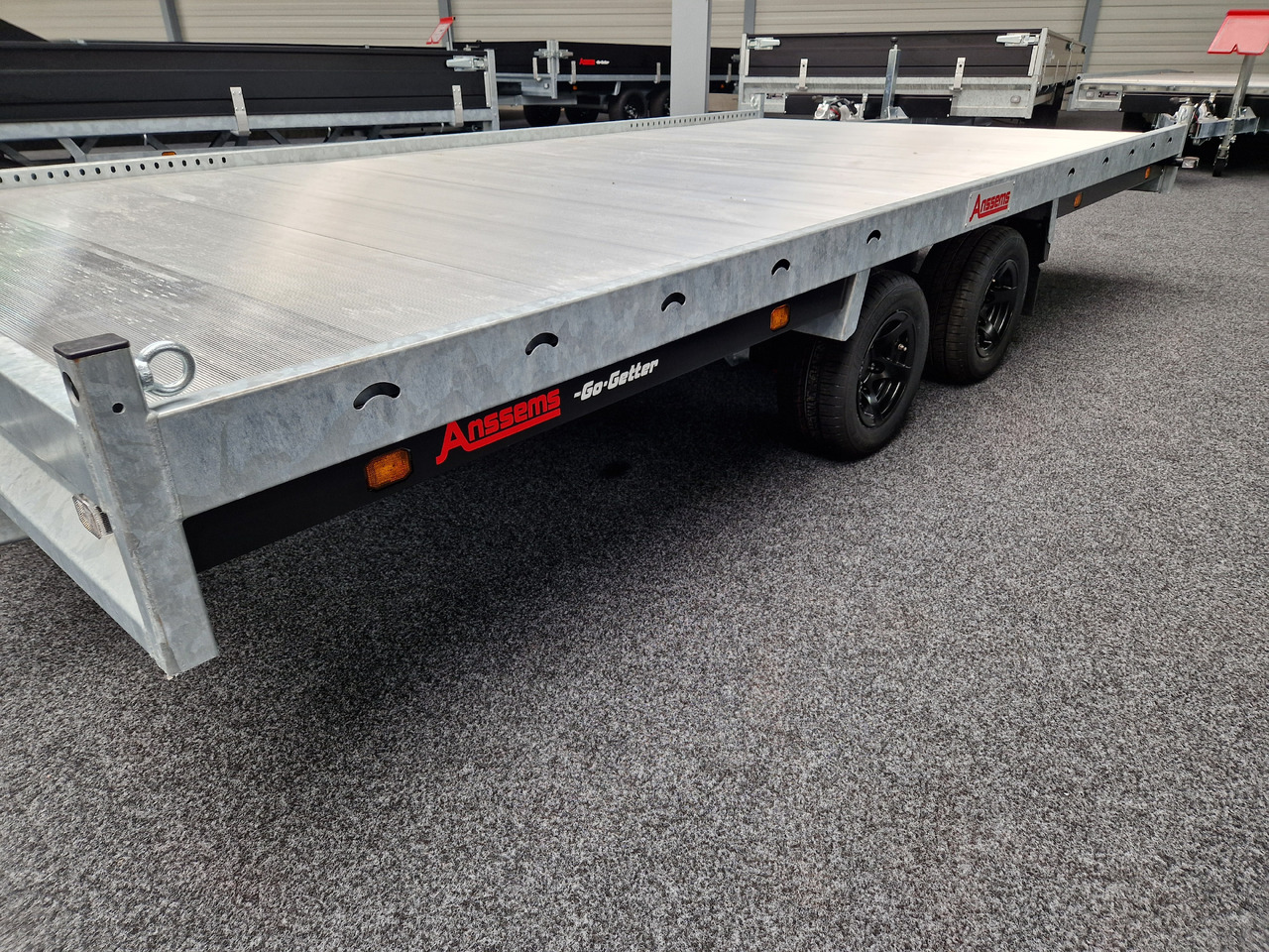 MSX 3000 Go Getter Multitransporter 405x200cm Aluboden Alufelgen black LED Beleuchtung 10" 3000kg - Prikolica za motor: slika 2 MSX 3000 Go Getter Multitransporter 405x200cm Aluboden Alufelgen black LED Beleuchtung 10" 3000kg - Prikolica za motor: slika 2