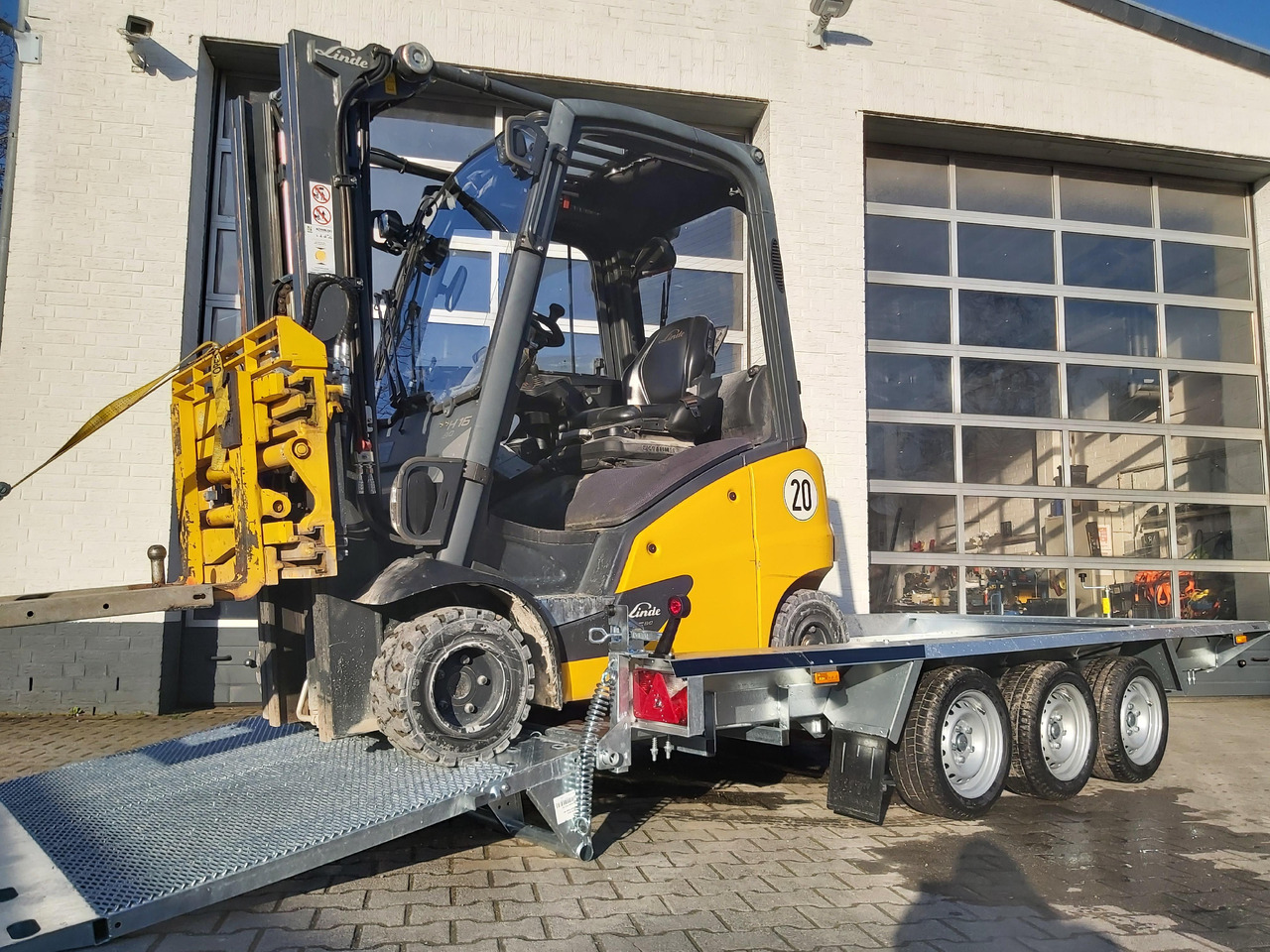 Martz Maschinentransporter BUILDER XL Bau-3 3500/3 400x180x30cm Auffahrklappe Tridem (XL) 3500kg - Prikolica za prevoz radnih mašina: slika 1 Martz Maschinentransporter BUILDER XL Bau-3 3500/3 400x180x30cm Auffahrklappe Tridem (XL) 3500kg - Prikolica za prevoz radnih mašina: slika 1