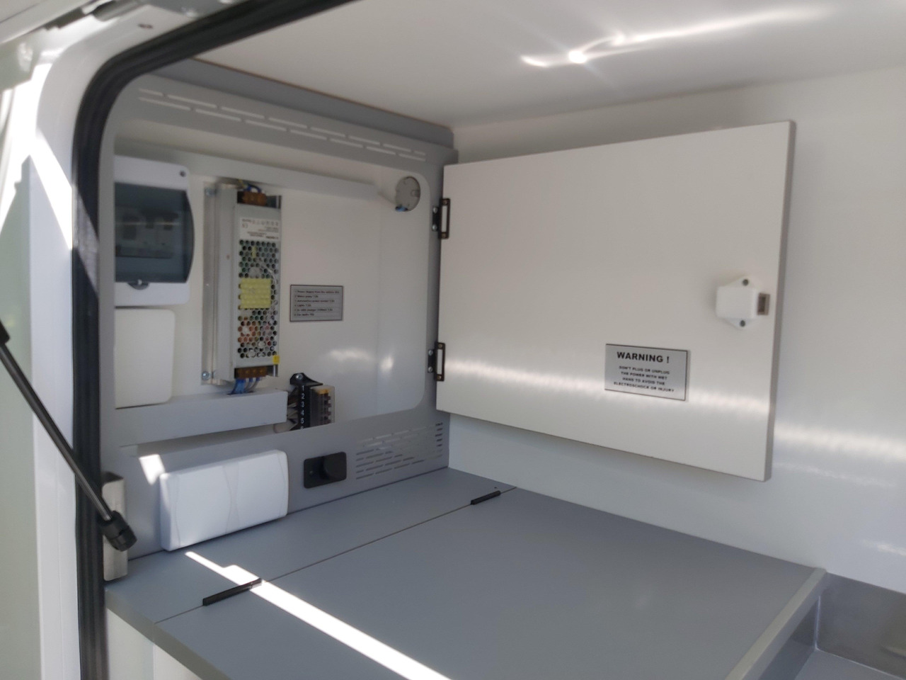 Kamp prikolica Mini Camper Mini Tommy TMC25 Basic V1 252x140x121cm Küche 100km/H 750kg ohne Bremse Winter Aktion: slika 12