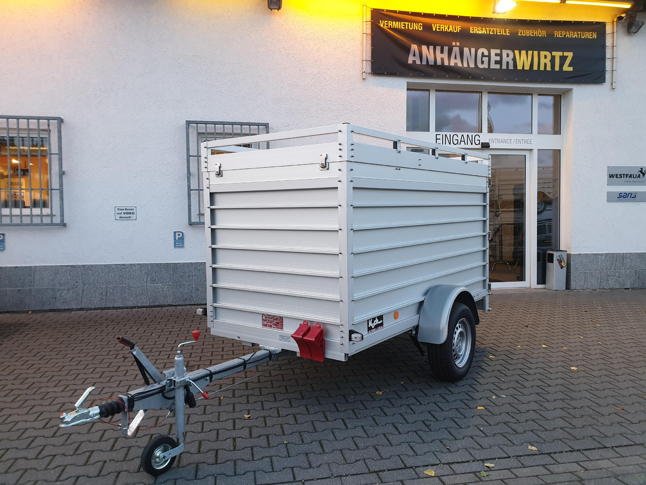 PKW Anhänger Koch Aluline 4.13 Deckel Hecktür Aluboden DV 250x125x125cm 1300kg 100 km/H Modell 23 - Prikolica sa zatvorenim sandukom: slika 1 PKW Anhänger Koch Aluline 4.13 Deckel Hecktür Aluboden DV 250x125x125cm 1300kg 100 km/H Modell 23 - Prikolica sa zatvorenim sandukom: slika 1