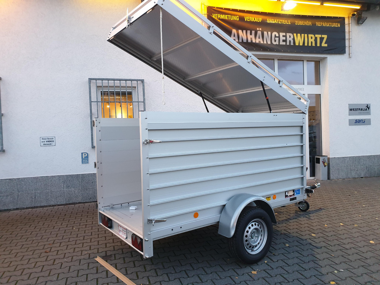 PKW Anhänger Koch Aluline 4.13 Deckel Hecktür Aluboden DV 250x125x125cm 1300kg 100 km/H Modell 23 - Prikolica sa zatvorenim sandukom: slika 3 PKW Anhänger Koch Aluline 4.13 Deckel Hecktür Aluboden DV 250x125x125cm 1300kg 100 km/H Modell 23 - Prikolica sa zatvorenim sandukom: slika 3