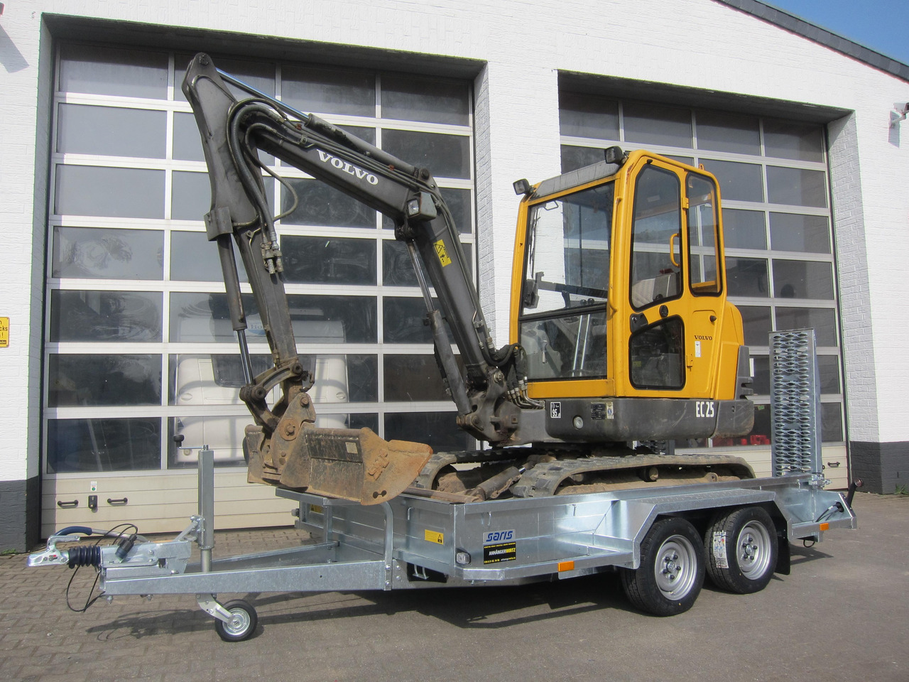 Saris Baggeranhänger Magnum Explorer 3000 V Rampen verschiebbar 3000kg Online Aktion - Prikolica za prevoz radnih mašina: slika 1 Saris Baggeranhänger Magnum Explorer 3000 V Rampen verschiebbar 3000kg Online Aktion - Prikolica za prevoz radnih mašina: slika 1