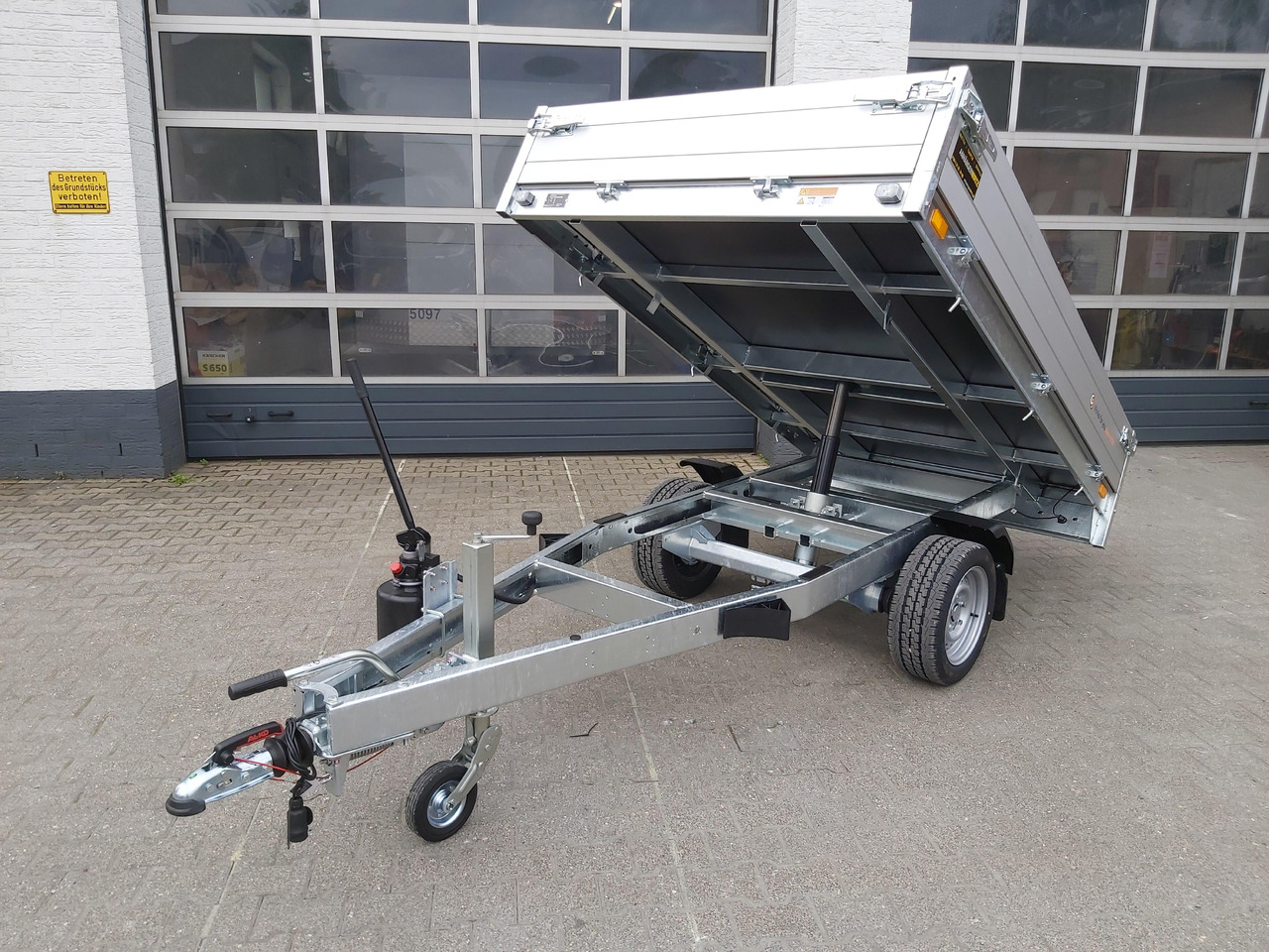 Saris Kipper K1 256 150 1500 1 256x150x30cm silver Handpumpe 13" 1500kg Online Januar Aktion - Prikolica istovarivača: slika 5 Saris Kipper K1 256 150 1500 1 256x150x30cm silver Handpumpe 13" 1500kg Online Januar Aktion - Prikolica istovarivača: slika 5