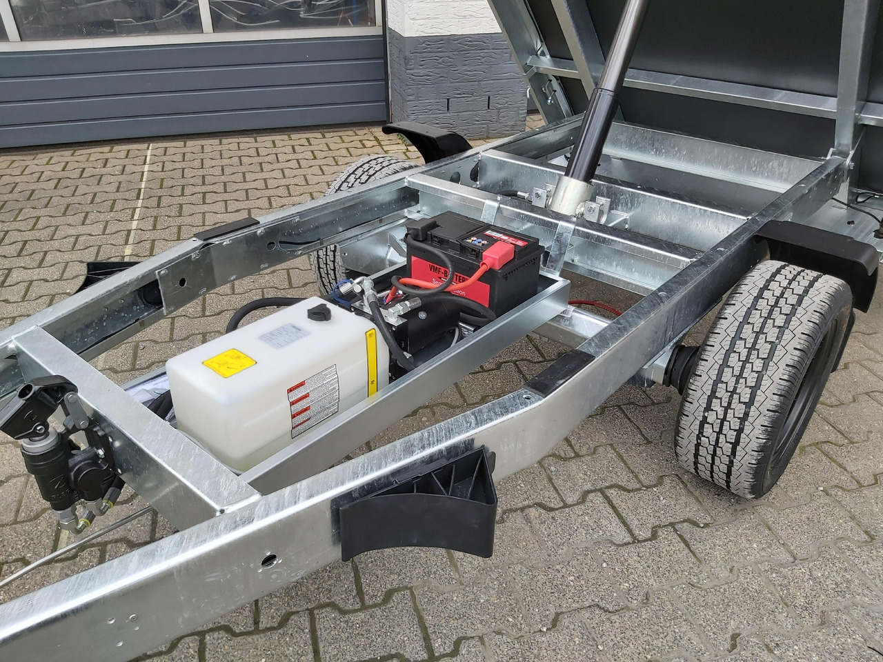 Saris Kipper K1 256 150 1500 1 E 256x150x30cm black Edition Elektro & Notpumpe 13" (S) 1500kg - Prikolica istovarivača: slika 2 Saris Kipper K1 256 150 1500 1 E 256x150x30cm black Edition Elektro & Notpumpe 13" (S) 1500kg - Prikolica istovarivača: slika 2