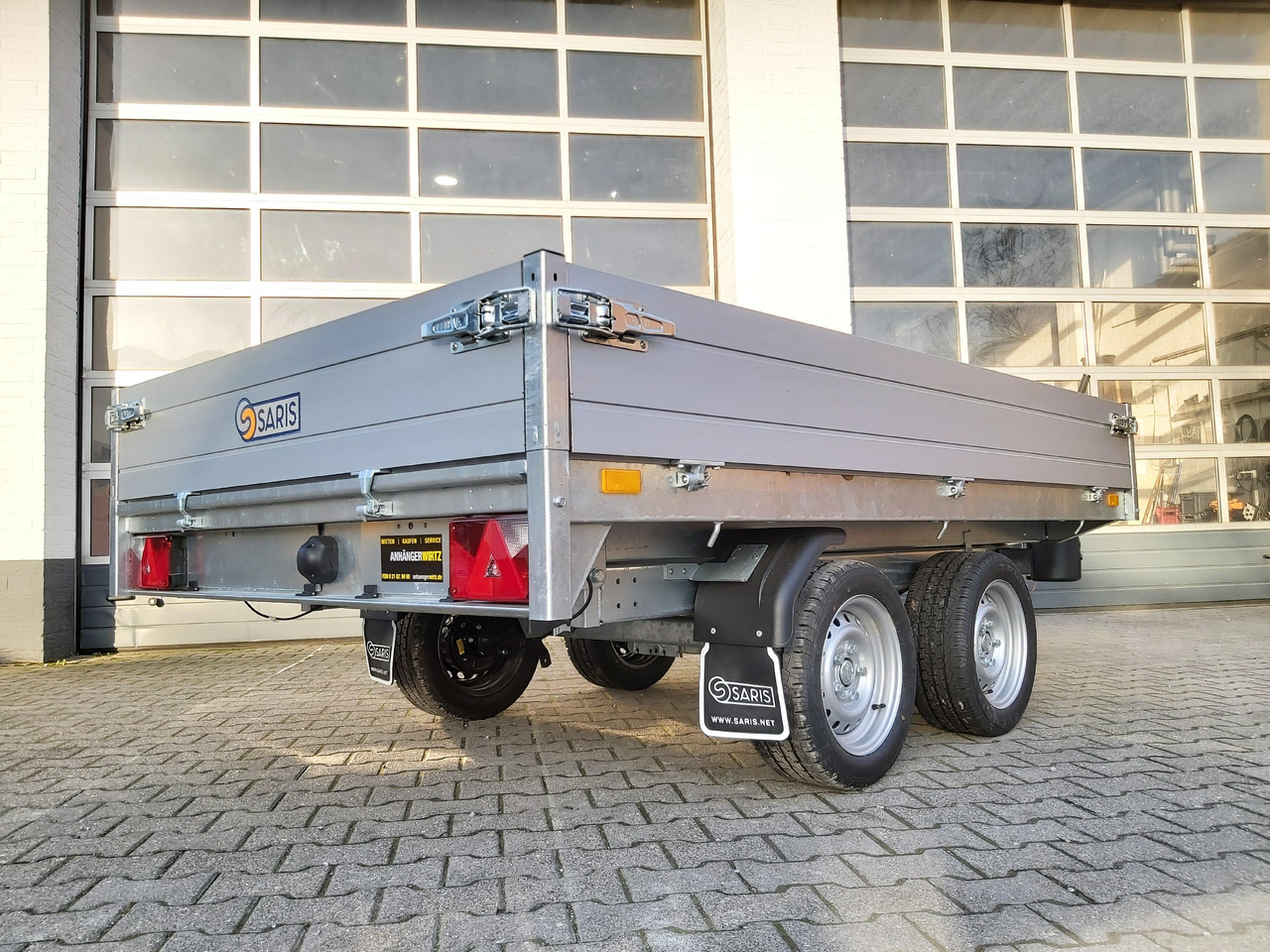 Saris Kipper K1 276 170 2000 2 276x170x30cm Alu Auffahrrampen Heckstützen Handpumpe 13" 2000kg - Prikolica istovarivača: slika 4 Saris Kipper K1 276 170 2000 2 276x170x30cm Alu Auffahrrampen Heckstützen Handpumpe 13" 2000kg - Prikolica istovarivača: slika 4