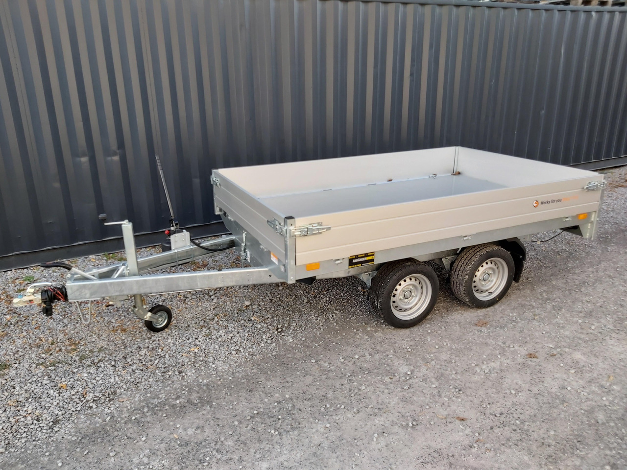 Saris Kipper K1 276 170 2700 2 276x170x30cm Handpumpe 13" 2700kg - Prikolica istovarivača: slika 1 Saris Kipper K1 276 170 2700 2 276x170x30cm Handpumpe 13" 2700kg - Prikolica istovarivača: slika 1