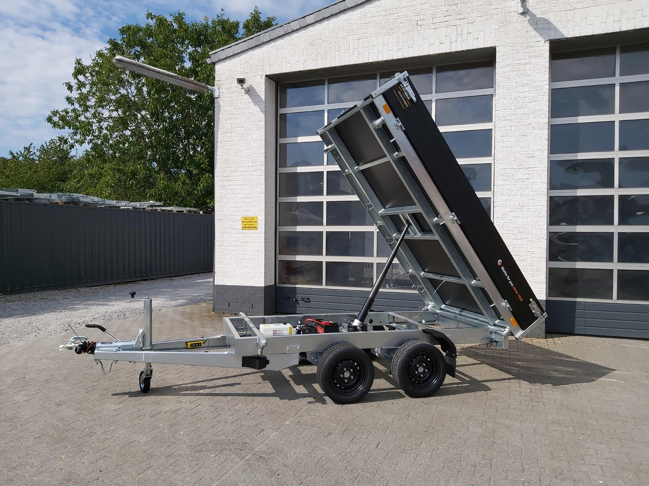 Saris Kipper K3 276 170 2700 2 E 276x170x30cm black Edition Elektro 13" (S) 2700kg Januar Aktion - Prikolica istovarivača: slika 1 Saris Kipper K3 276 170 2700 2 E 276x170x30cm black Edition Elektro 13" (S) 2700kg Januar Aktion - Prikolica istovarivača: slika 1