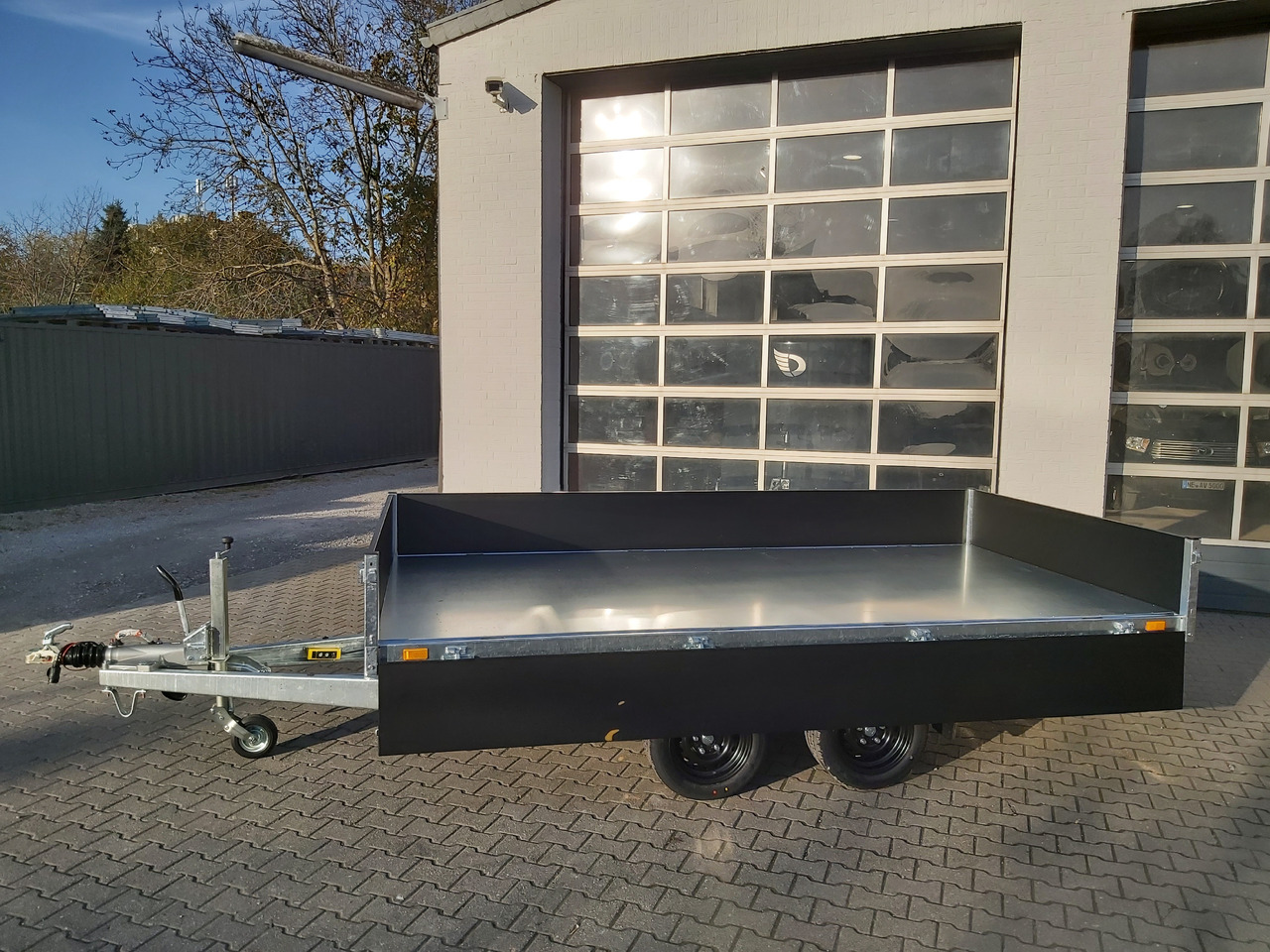 Saris Kipper K3 356 184 3500 2 E 356x184x35cm black edition Elektro Rampen Stützen (L) 3500kg - Prikolica istovarivača: slika 2 Saris Kipper K3 356 184 3500 2 E 356x184x35cm black edition Elektro Rampen Stützen (L) 3500kg - Prikolica istovarivača: slika 2