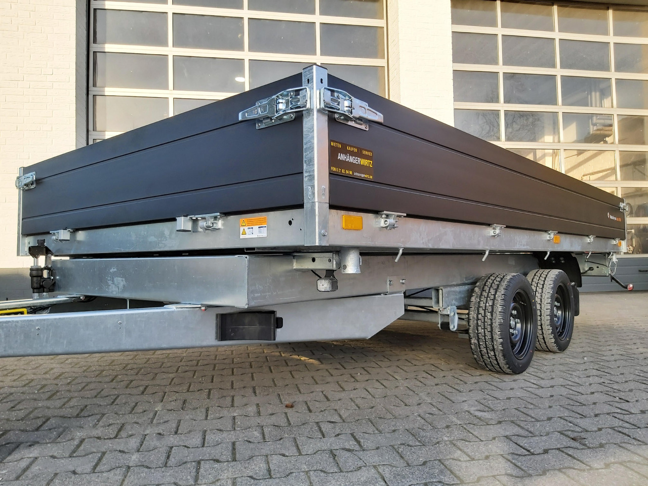 Prikolica istovarivača Saris Kipper K3 406 204 3500 2 E 406x204x35 black elektro NH Rampen Blattfeder 3500kg Herbst Aktion: slika 6 Prikolica istovarivača Saris Kipper K3 406 204 3500 2 E 406x204x35 black elektro NH Rampen Blattfeder 3500kg Herbst Aktion: slika 6