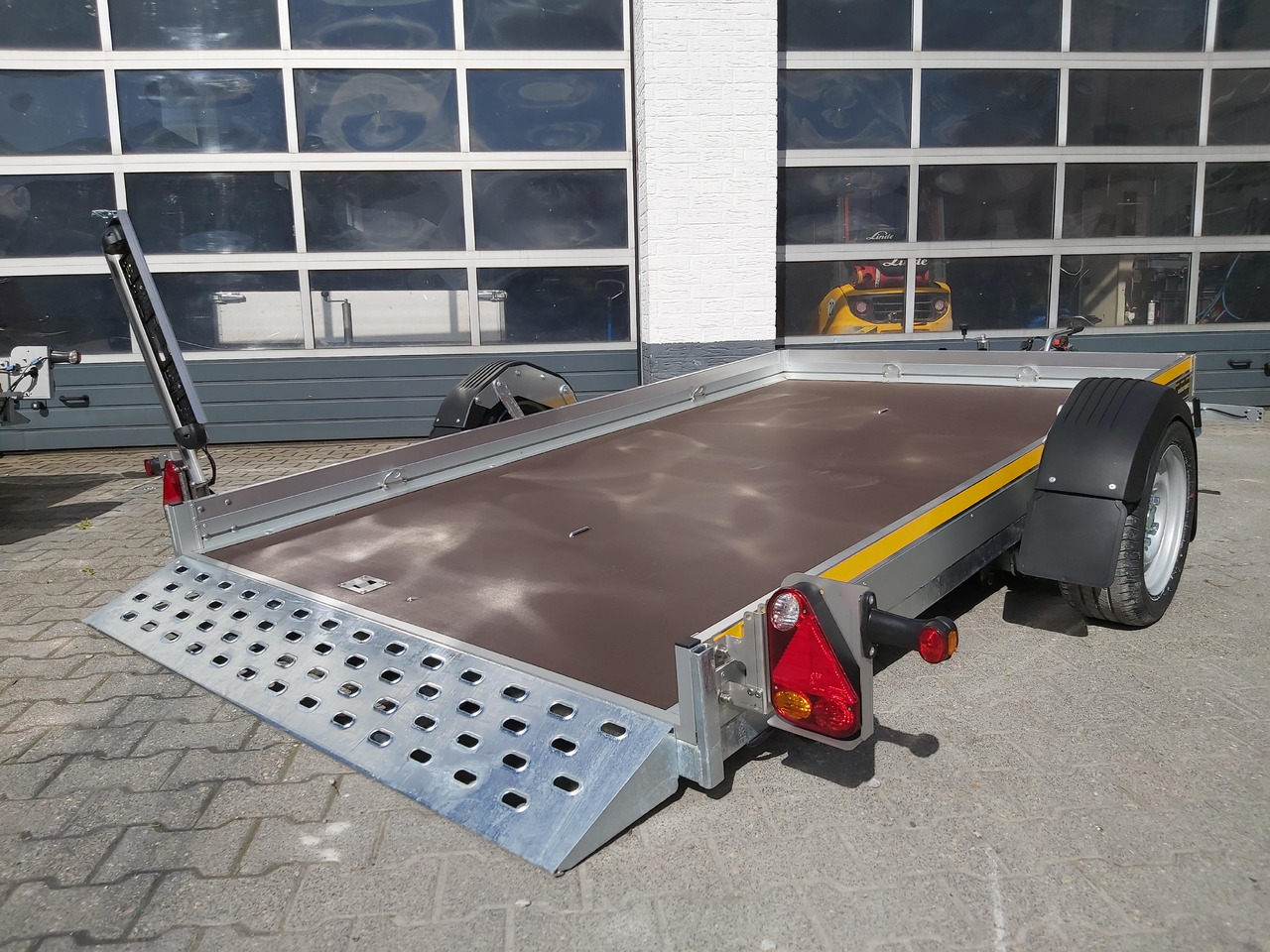 Senklift Anhänger MSL 1730/176 301x176x10cm yellow Plattform hydraulisch absenkbar 1750kg - Prikolica za automobil: slika 1 Senklift Anhänger MSL 1730/176 301x176x10cm yellow Plattform hydraulisch absenkbar 1750kg - Prikolica za automobil: slika 1