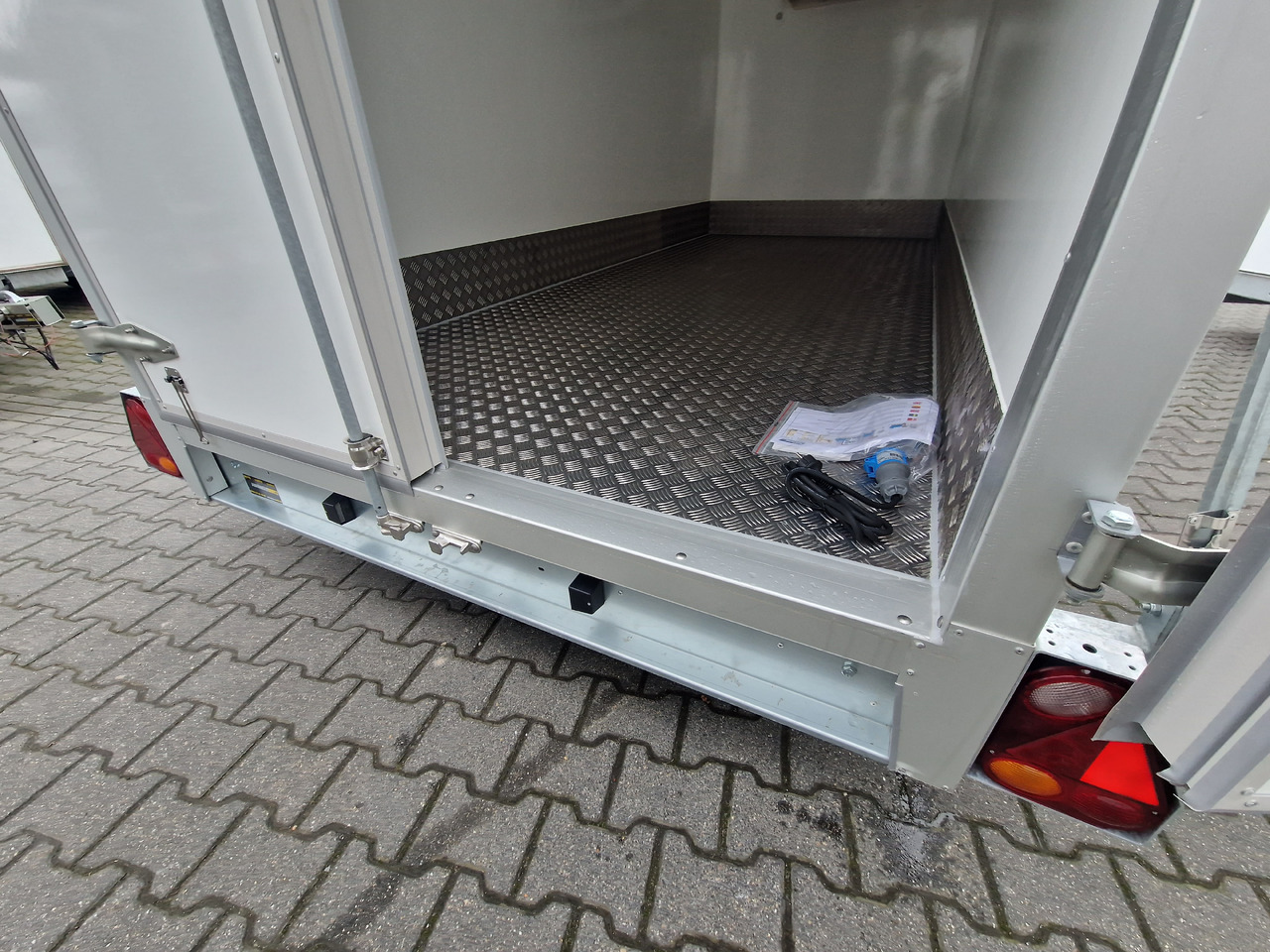 Tiefkühlanhänger 2719 F4 408x175x190cm GOVI Arktik 2000P Aluboden 2700kg Tiefkühlanhänger 2719 F4 408x175x190cm GOVI Arktik 2000P Aluboden 2700kg: slika 9