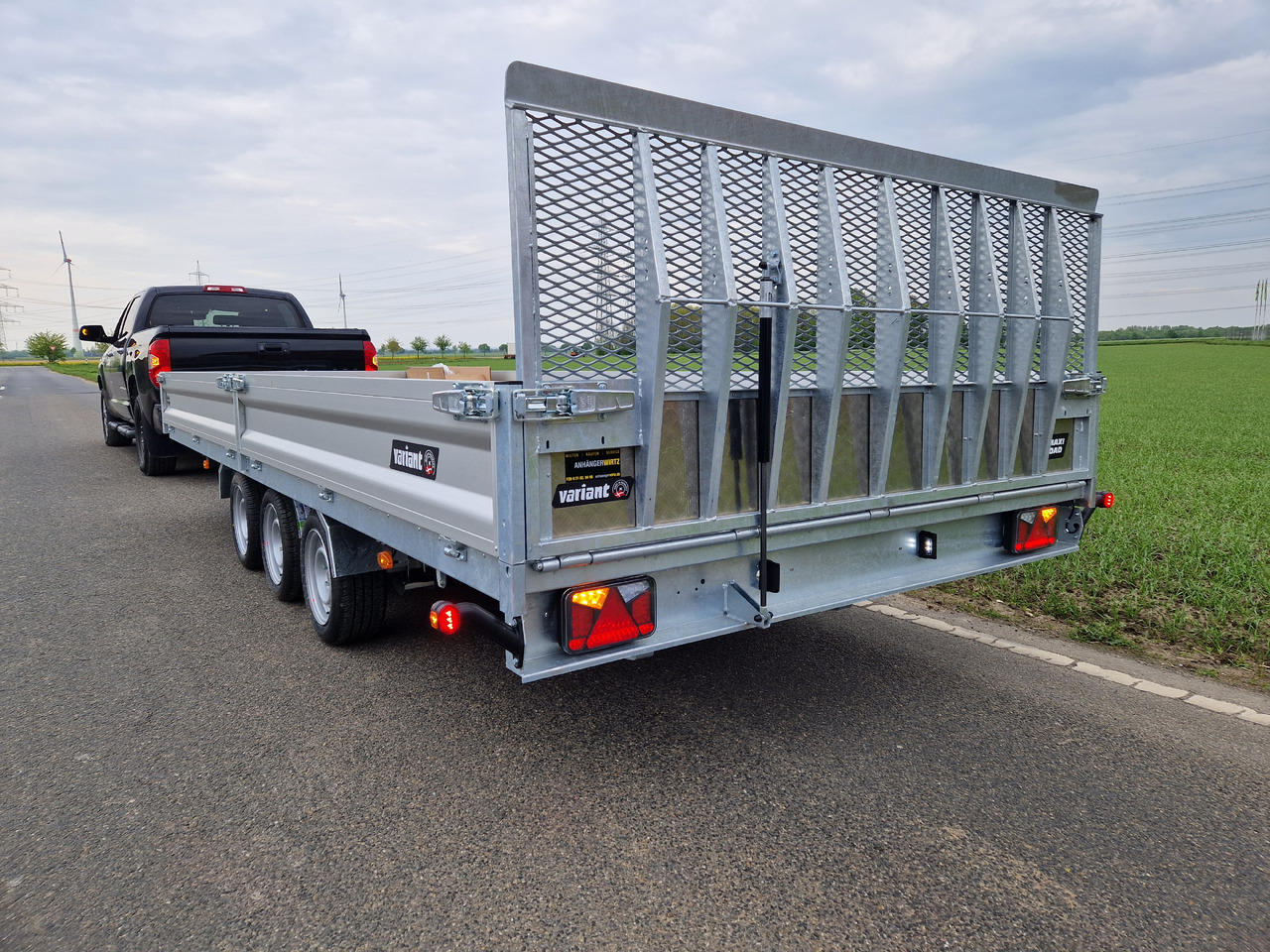 Variant Maschinentransporter 3553 UX Maxi Load LED Tridem Parabelfeder 3500kg Modell 2024 - Prikolica istovarivača: slika 3 Variant Maschinentransporter 3553 UX Maxi Load LED Tridem Parabelfeder 3500kg Modell 2024 - Prikolica istovarivača: slika 3