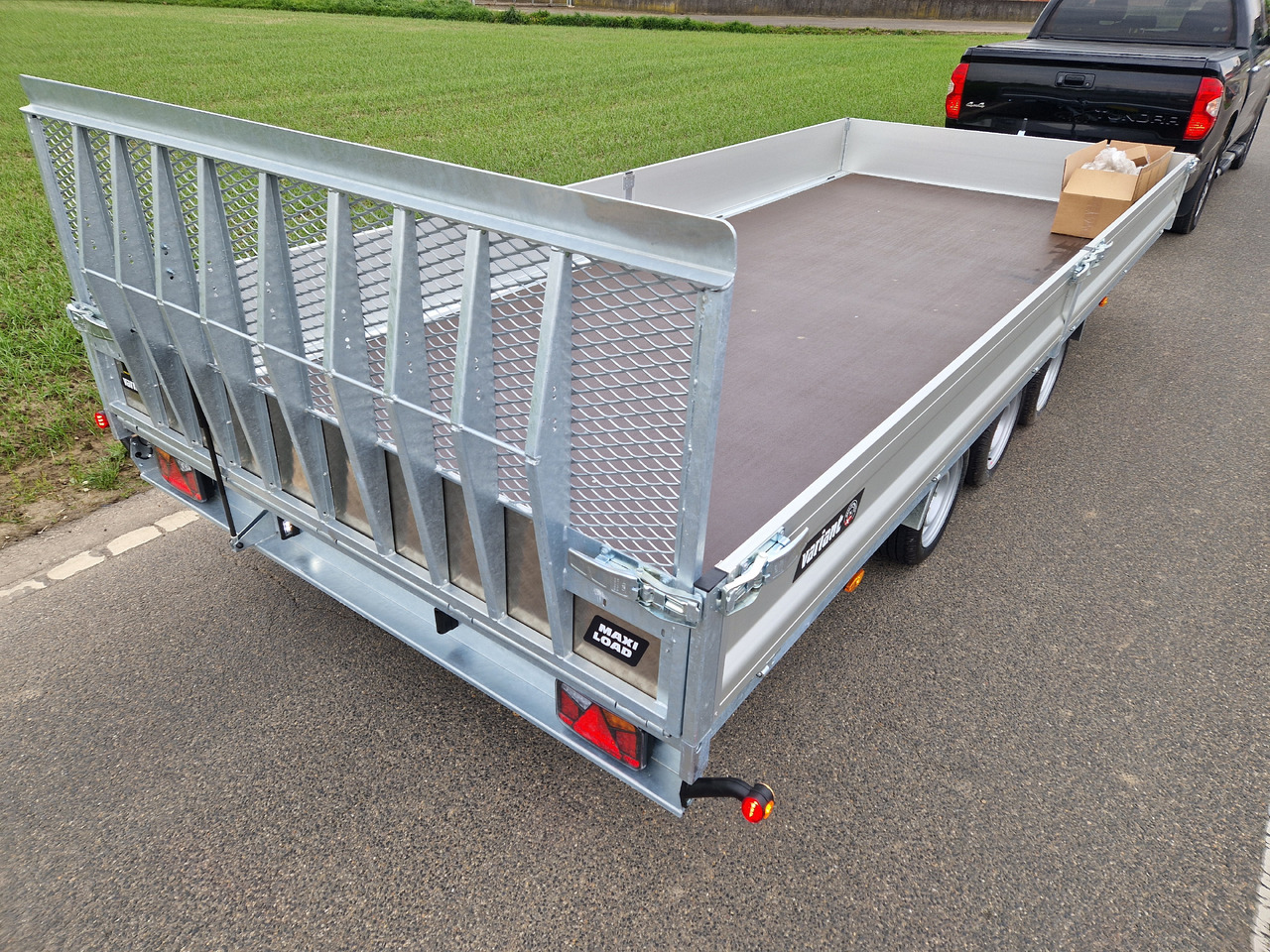 Variant Maschinentransporter 3553 UX Maxi Load LED Tridem Parabelfeder 3500kg Modell 2024 - Prikolica istovarivača: slika 5 Variant Maschinentransporter 3553 UX Maxi Load LED Tridem Parabelfeder 3500kg Modell 2024 - Prikolica istovarivača: slika 5