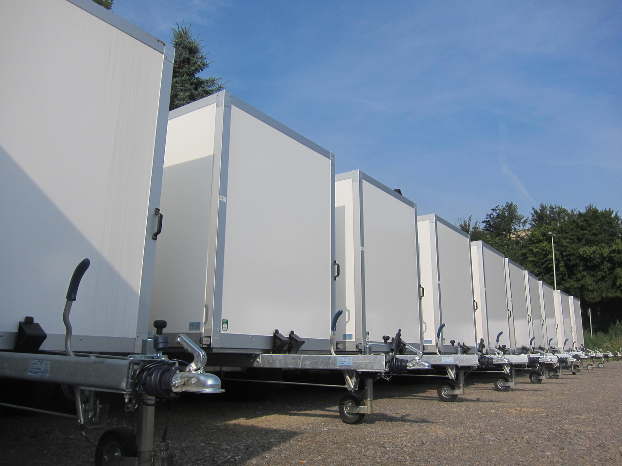 WM Meyer Koffer AZ 2030/151 S30 301x151x185cm (M) 2000kg Modell 2024 - Prikolica sa zatvorenim sandukom: slika 2 WM Meyer Koffer AZ 2030/151 S30 301x151x185cm (M) 2000kg Modell 2024 - Prikolica sa zatvorenim sandukom: slika 2