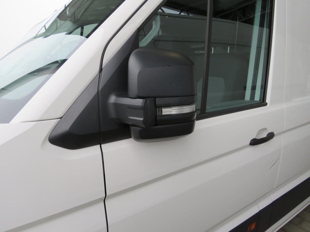 VOLKSWAGEN Crafter 35 L3H3 Kasten 4MOTION Navi ZV - Furgon: slika 2 VOLKSWAGEN Crafter 35 L3H3 Kasten 4MOTION Navi ZV - Furgon: slika 2