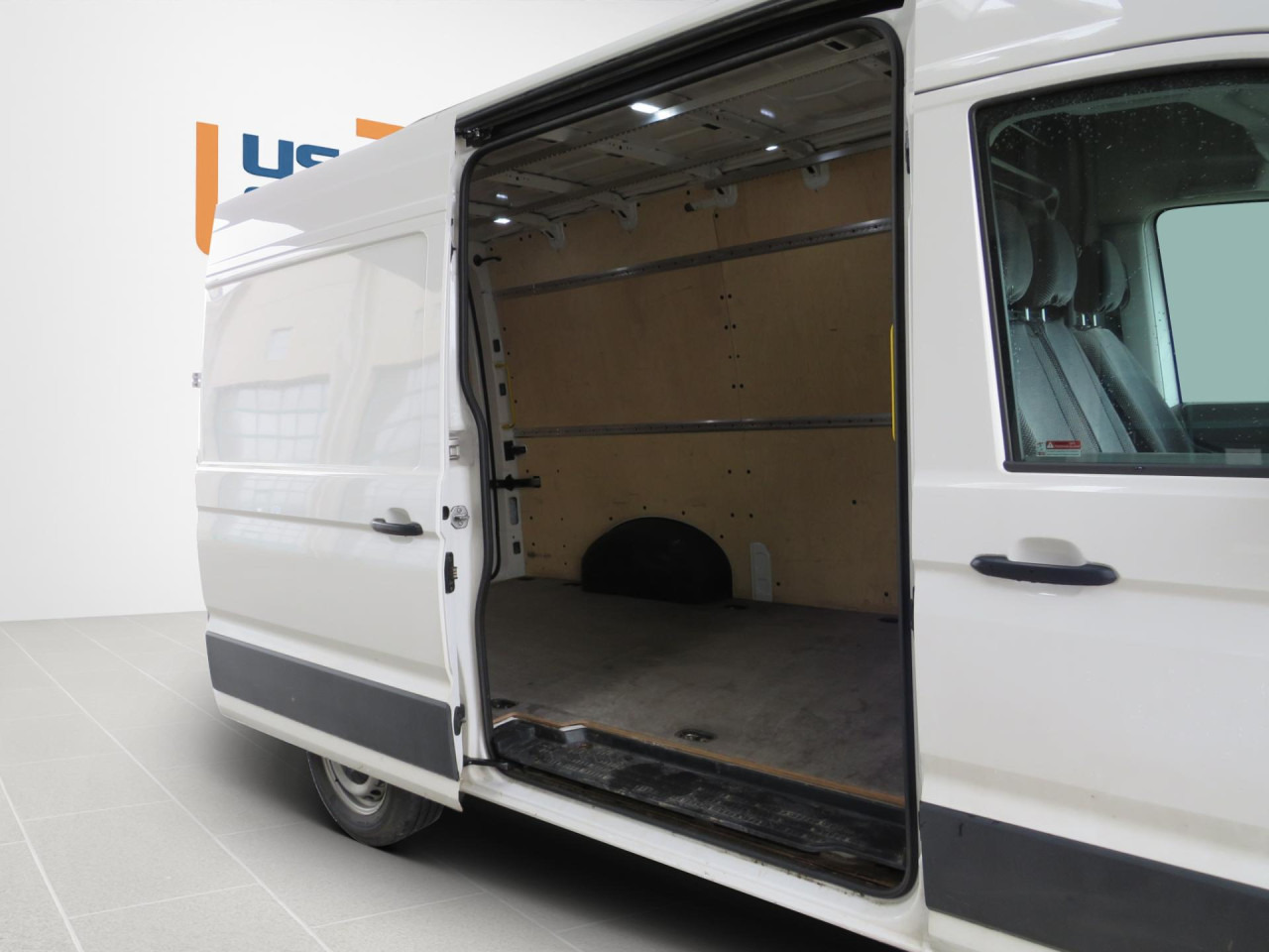VOLKSWAGEN Crafter 35 L3H3 Kasten Klima AHK Navi ZV - Furgon: slika 3 VOLKSWAGEN Crafter 35 L3H3 Kasten Klima AHK Navi ZV - Furgon: slika 3
