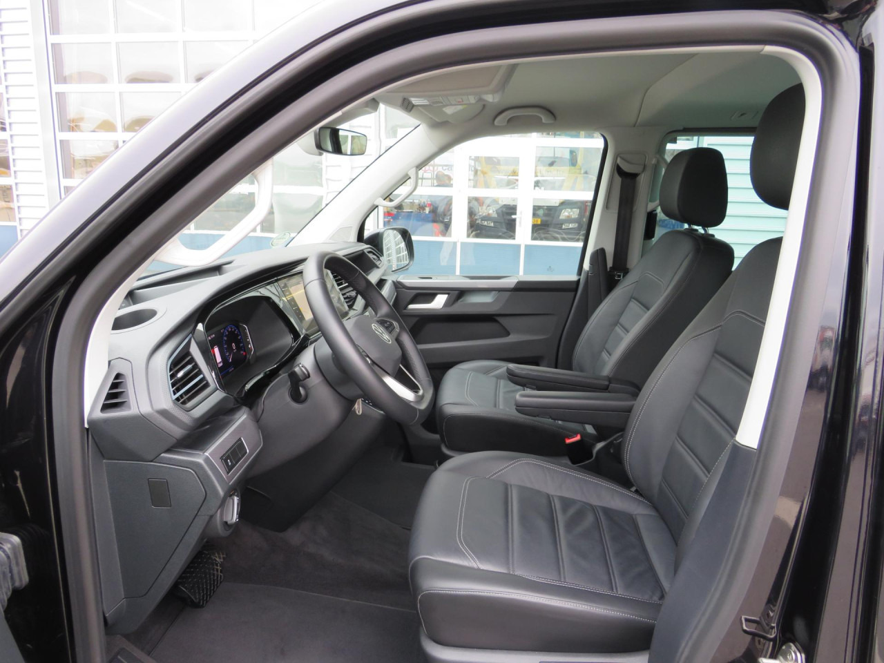 VOLKSWAGEN T6.1 Multivan Comfortline Edition Court Bluetooth - Automobil: slika 2 VOLKSWAGEN T6.1 Multivan Comfortline Edition Court Bluetooth - Automobil: slika 2
