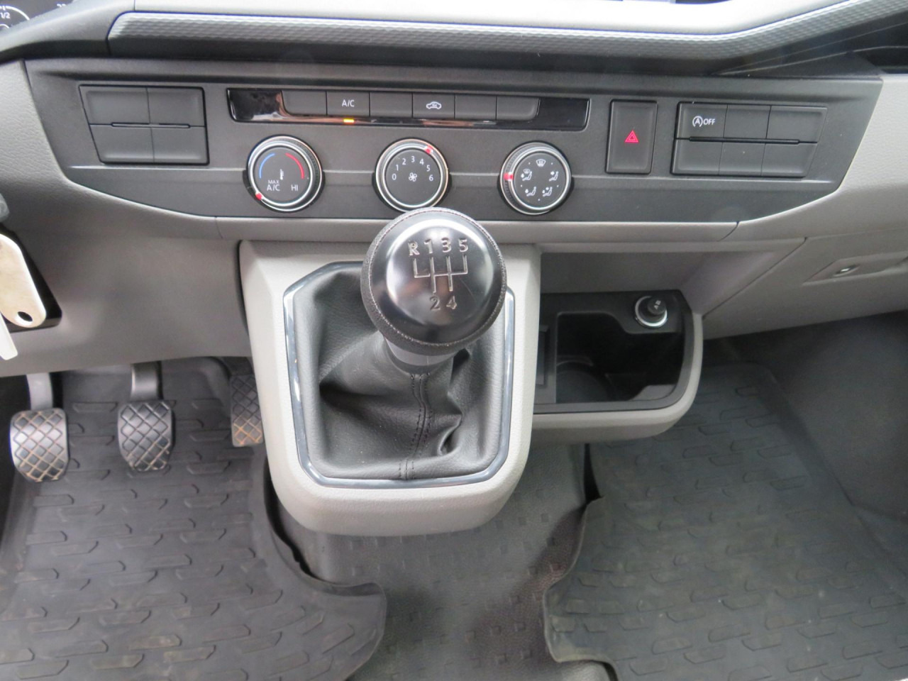 VOLKSWAGEN T6.1 Transporter 2.0 TDI Kasten Klima ZV - Mali kombi: slika 5 VOLKSWAGEN T6.1 Transporter 2.0 TDI Kasten Klima ZV - Mali kombi: slika 5