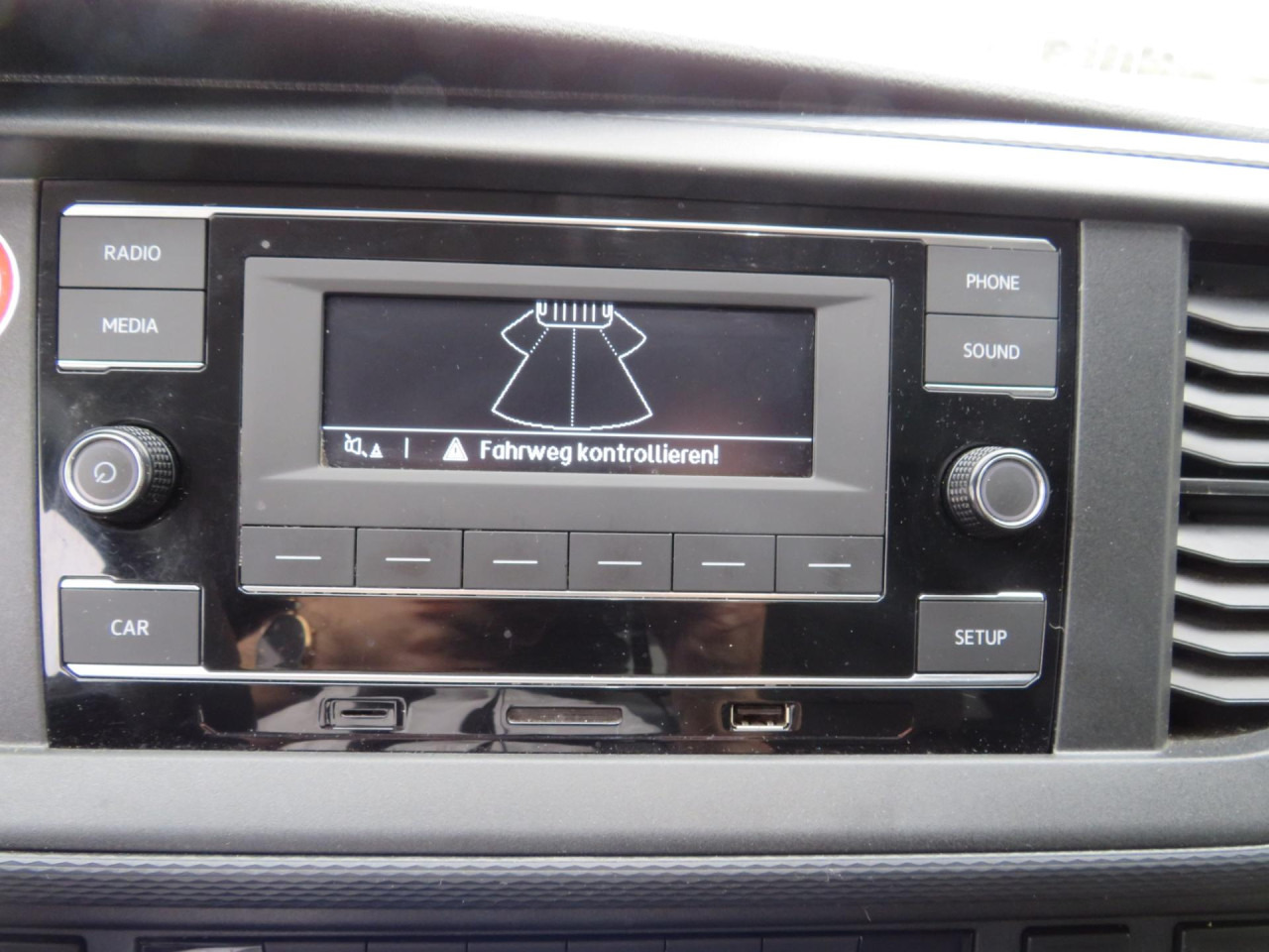 VOLKSWAGEN T6.1 Transporter 2.0 TDI Kasten Klima ZV - Mali kombi: slika 4 VOLKSWAGEN T6.1 Transporter 2.0 TDI Kasten Klima ZV - Mali kombi: slika 4