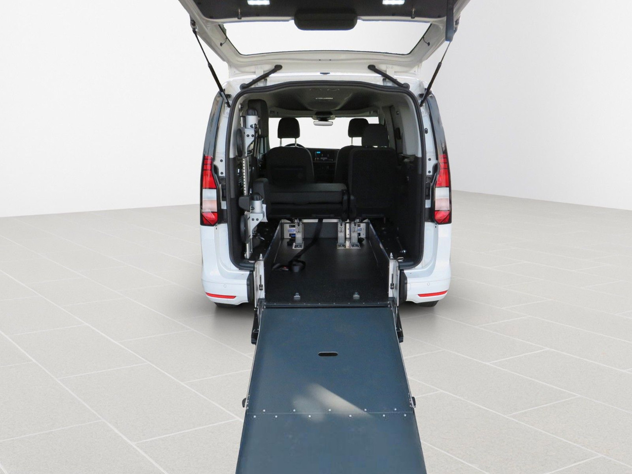 Volkswagen Caddy Maxi Kombi 2.0 TDI Rollstuhl Taxirampe - Automobil: slika 4 Volkswagen Caddy Maxi Kombi 2.0 TDI Rollstuhl Taxirampe - Automobil: slika 4