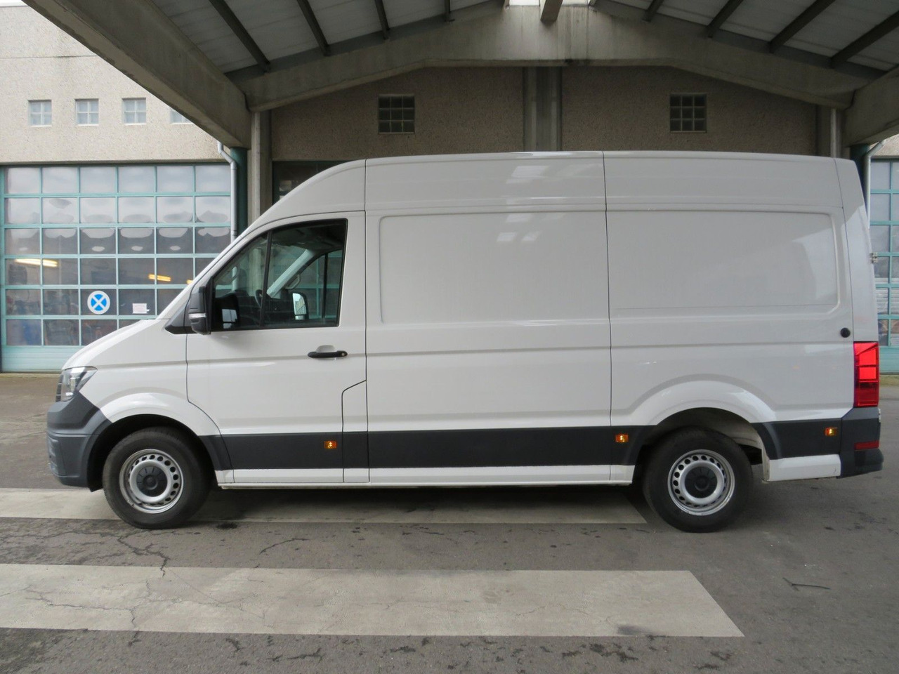 Volkswagen Crafter 35 L3H3 Kasten - Furgon: slika 3 Volkswagen Crafter 35 L3H3 Kasten - Furgon: slika 3