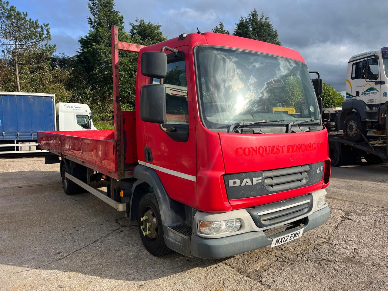 DAF LF 45 160 - Kamion sa tovarnim sandukom: slika 1 DAF LF 45 160 - Kamion sa tovarnim sandukom: slika 1