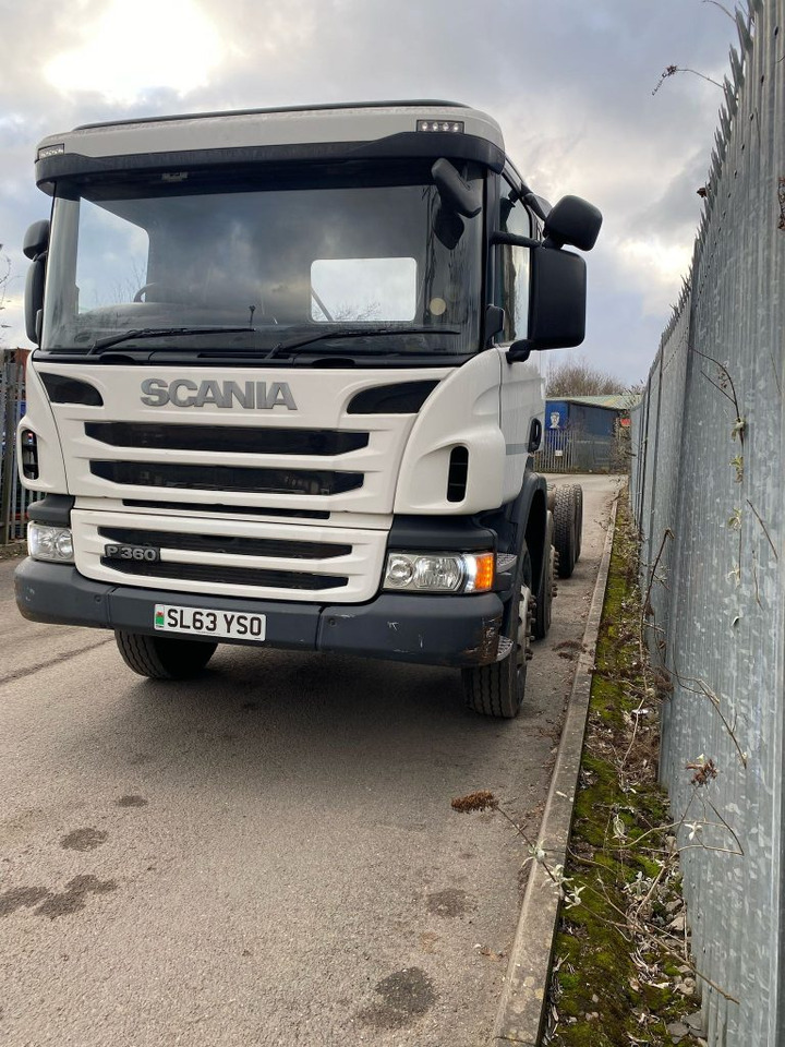 Scania P360 8x4 Chassis Cab - Kamion sa golom šasijom i zatvorenom kabinom: slika 2 Scania P360 8x4 Chassis Cab - Kamion sa golom šasijom i zatvorenom kabinom: slika 2