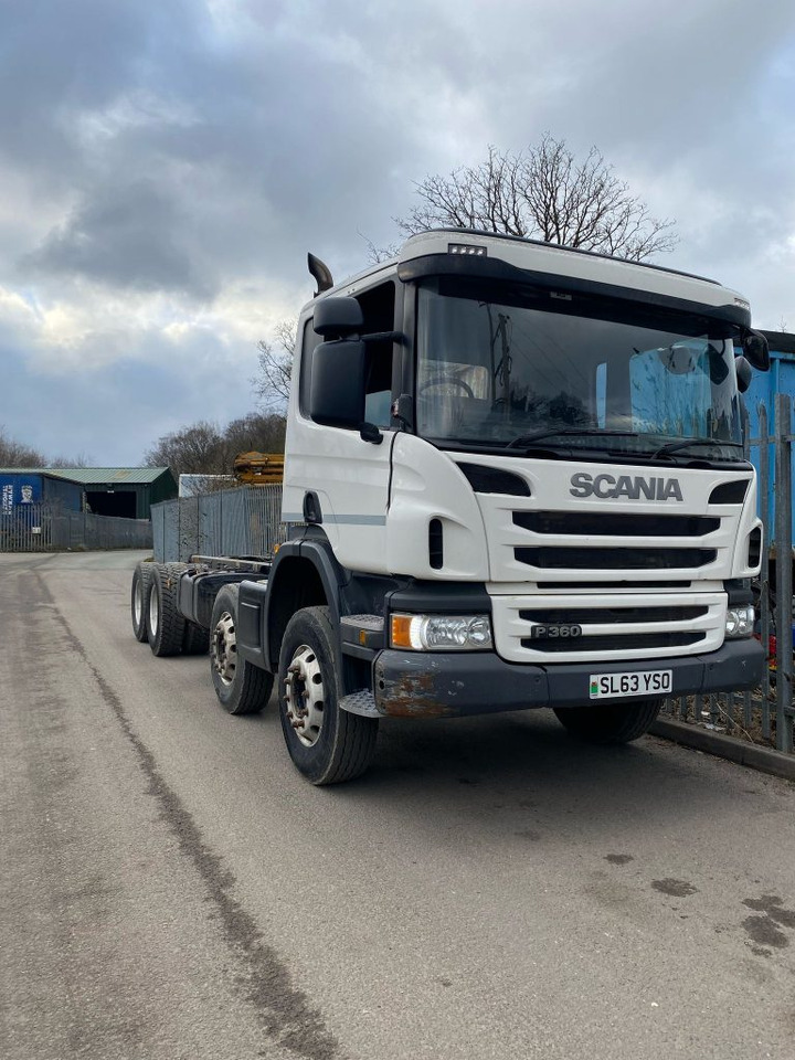 Scania P360 8x4 Chassis Cab - Kamion sa golom šasijom i zatvorenom kabinom: slika 1 Scania P360 8x4 Chassis Cab - Kamion sa golom šasijom i zatvorenom kabinom: slika 1
