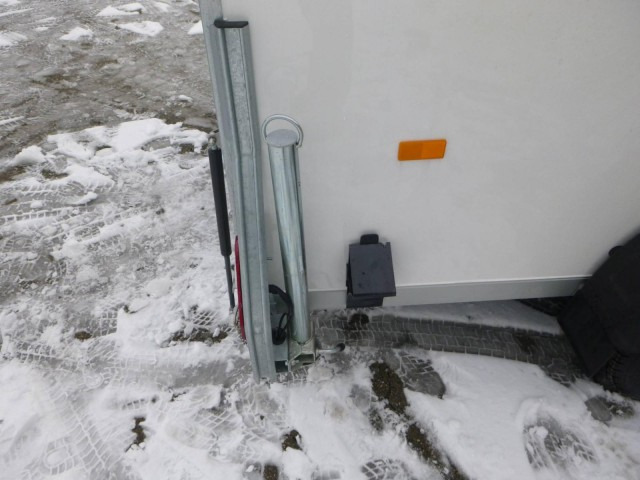 Prikolica sa zatvorenim sandukom novi Cheval Liberte Debon Cargo 2 Poly + Türe weiß 1300 kg, 100 km/h, 300x155x168cm: slika 14 Prikolica sa zatvorenim sandukom novi Cheval Liberte Debon Cargo 2 Poly + Türe weiß 1300 kg, 100 km/h, 300x155x168cm: slika 14