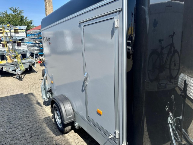 Cheval Liberte Debon Roadster 300, C300 Sandwich + Türe 1300 kg, 100 km/h, 300x155x190cm - Prikolica sa zatvorenim sandukom: slika 3 Cheval Liberte Debon Roadster 300, C300 Sandwich + Türe 1300 kg, 100 km/h, 300x155x190cm - Prikolica sa zatvorenim sandukom: slika 3