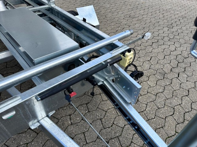 Humbaur 3-Seitenkipper HTK 2700.27 E-Pumpe Alu, 2670 x 1500 x 350 mm, 2,7 to. - Prikolica istovarivača: slika 3 Humbaur 3-Seitenkipper HTK 2700.27 E-Pumpe Alu, 2670 x 1500 x 350 mm, 2,7 to. - Prikolica istovarivača: slika 3