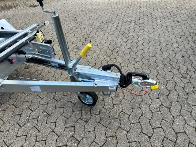 Humbaur 3-Seitenkipper HTK 2700.27 E-Pumpe Alu, 2670 x 1500 x 350 mm, 2,7 to. - Prikolica istovarivača: slika 2 Humbaur 3-Seitenkipper HTK 2700.27 E-Pumpe Alu, 2670 x 1500 x 350 mm, 2,7 to. - Prikolica istovarivača: slika 2