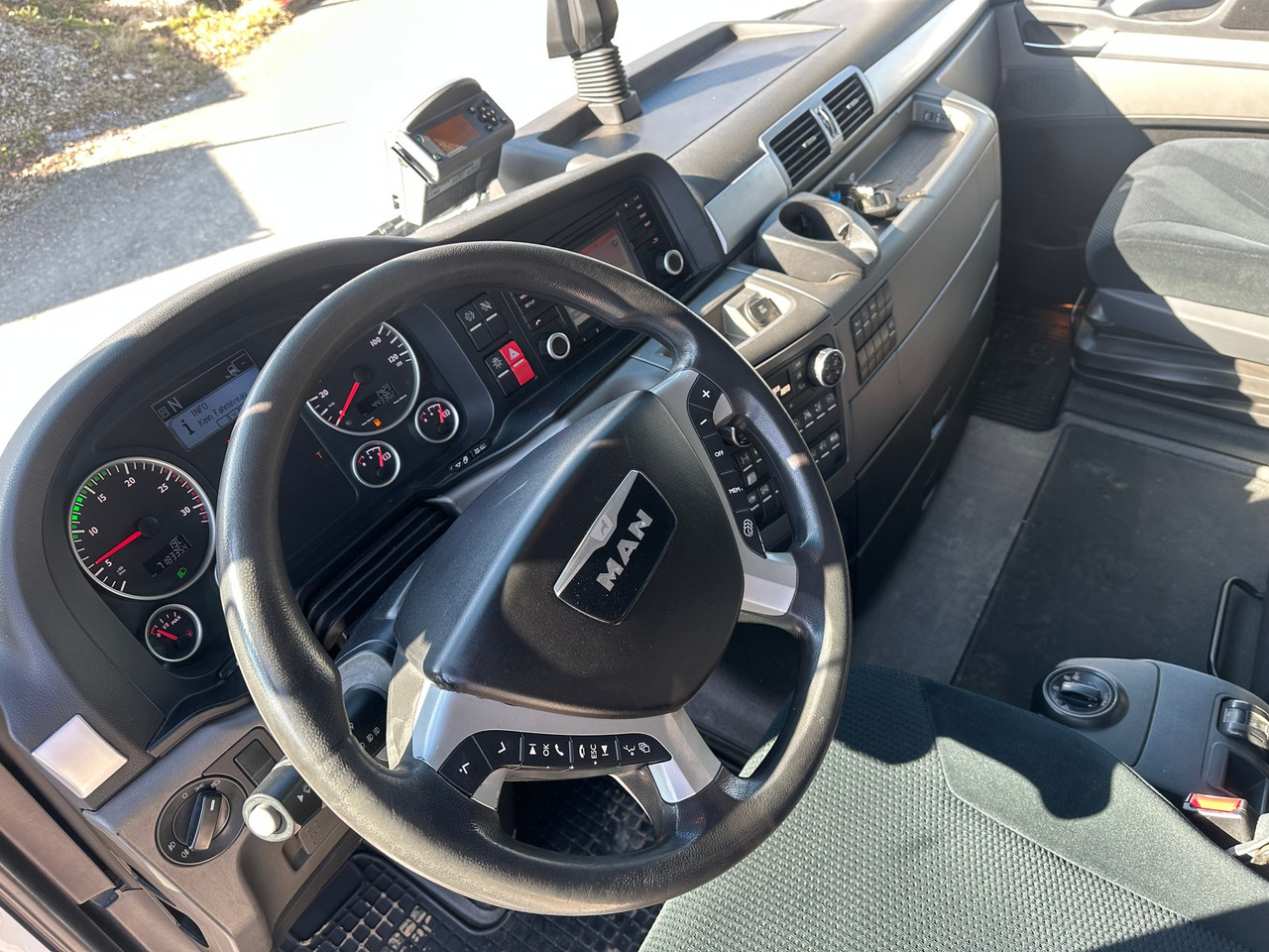 MAN TGX 26.440 6x2 Koffer - Kamion sa zatvorenim sandukom: slika 3 MAN TGX 26.440 6x2 Koffer - Kamion sa zatvorenim sandukom: slika 3
