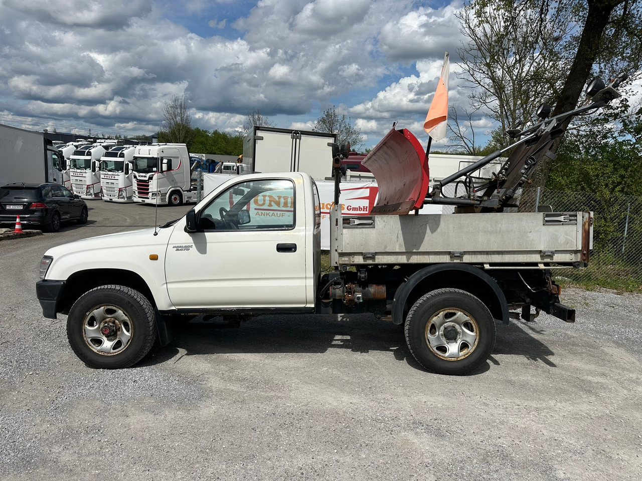 TOYOTA Hilux 4WD 4x4 Winterdienst Kipper - Dostavno vozilo istovarivač: slika 2 TOYOTA Hilux 4WD 4x4 Winterdienst Kipper - Dostavno vozilo istovarivač: slika 2