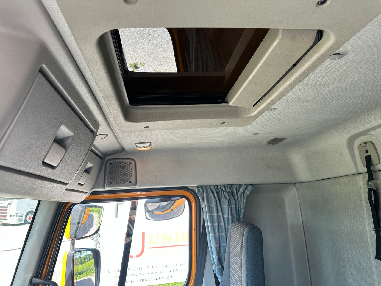 VOLVO FL 2404x2 - Kamion sa zatvorenim sandukom: slika 3 VOLVO FL 2404x2 - Kamion sa zatvorenim sandukom: slika 3