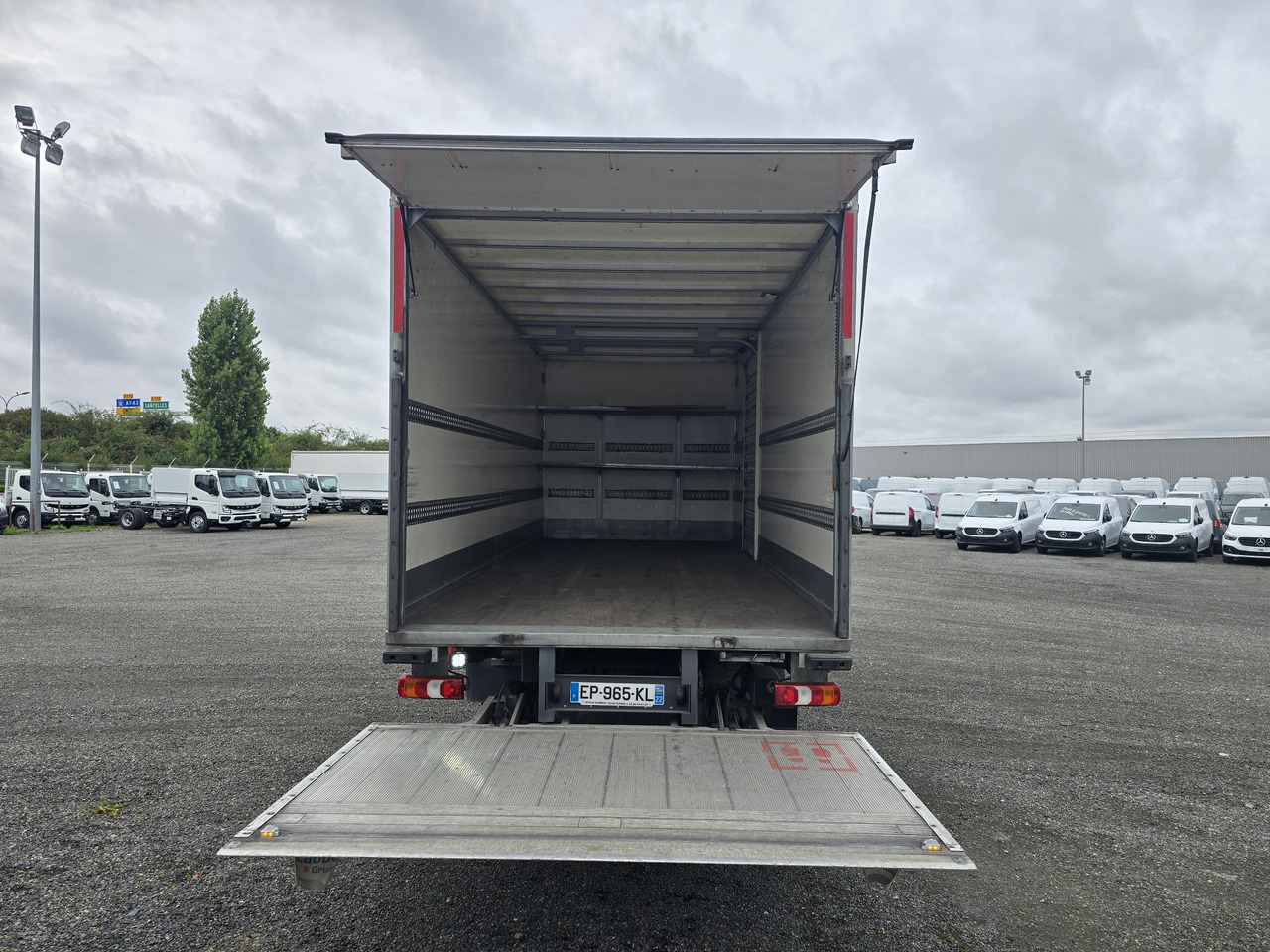 MERCEDES-BENZ Atego 1218 - Bo - LIFT - SIDE DOOR - ADR - Kamion sa zatvorenim sandukom: slika 5 MERCEDES-BENZ Atego 1218 - Bo - LIFT - SIDE DOOR - ADR - Kamion sa zatvorenim sandukom: slika 5