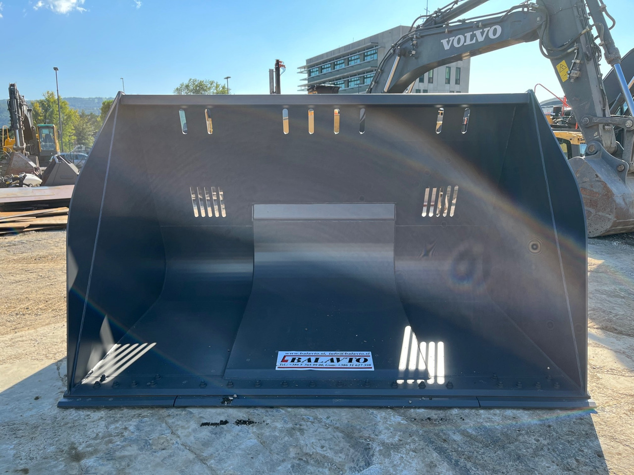 Balavto Loader bucket 3000 mm - Utovarna kašika: slika 1 Balavto Loader bucket 3000 mm - Utovarna kašika: slika 1