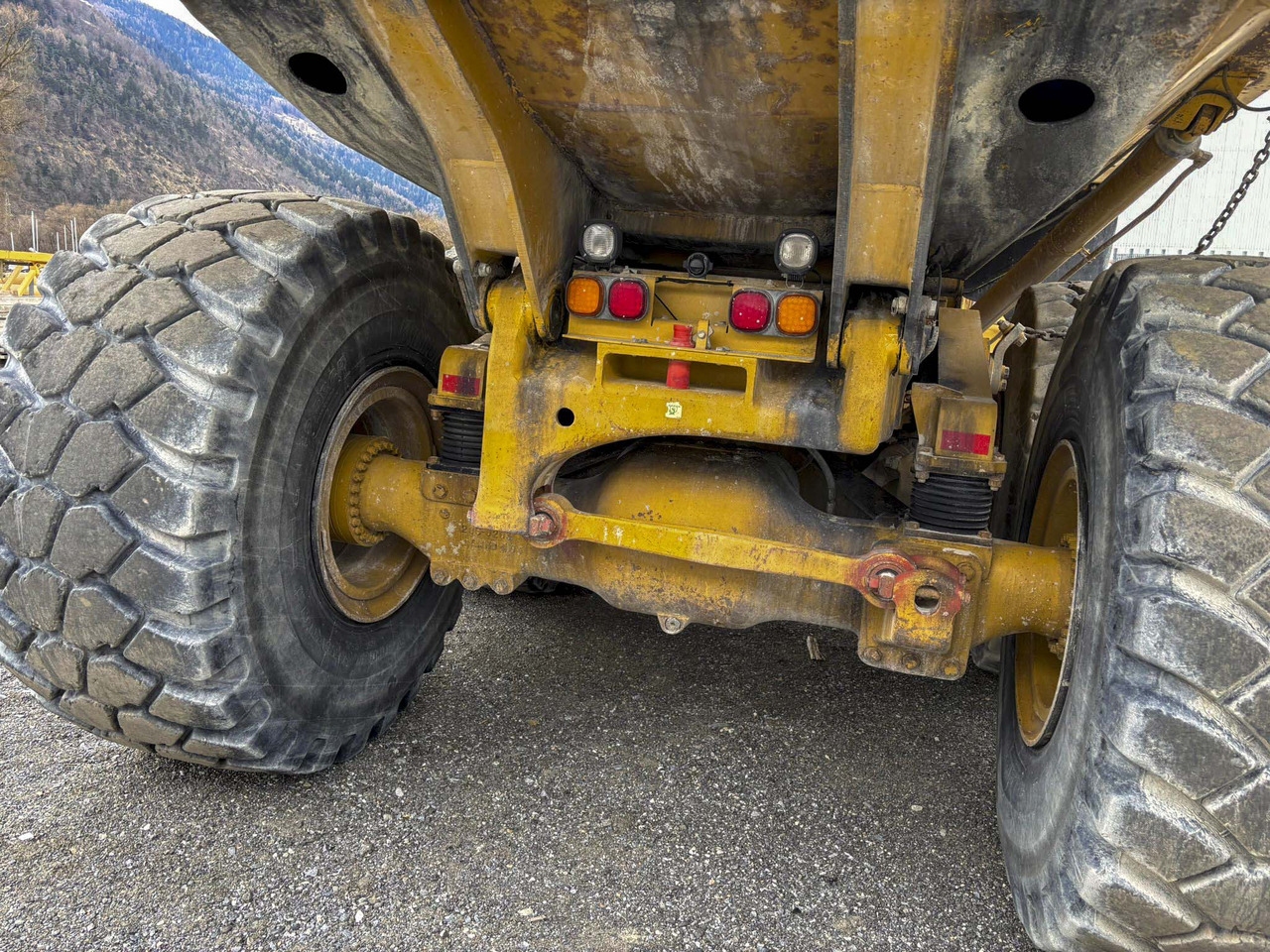 CATERPILLAR 740 - Zglobni kiper: slika 5 CATERPILLAR 740 - Zglobni kiper: slika 5